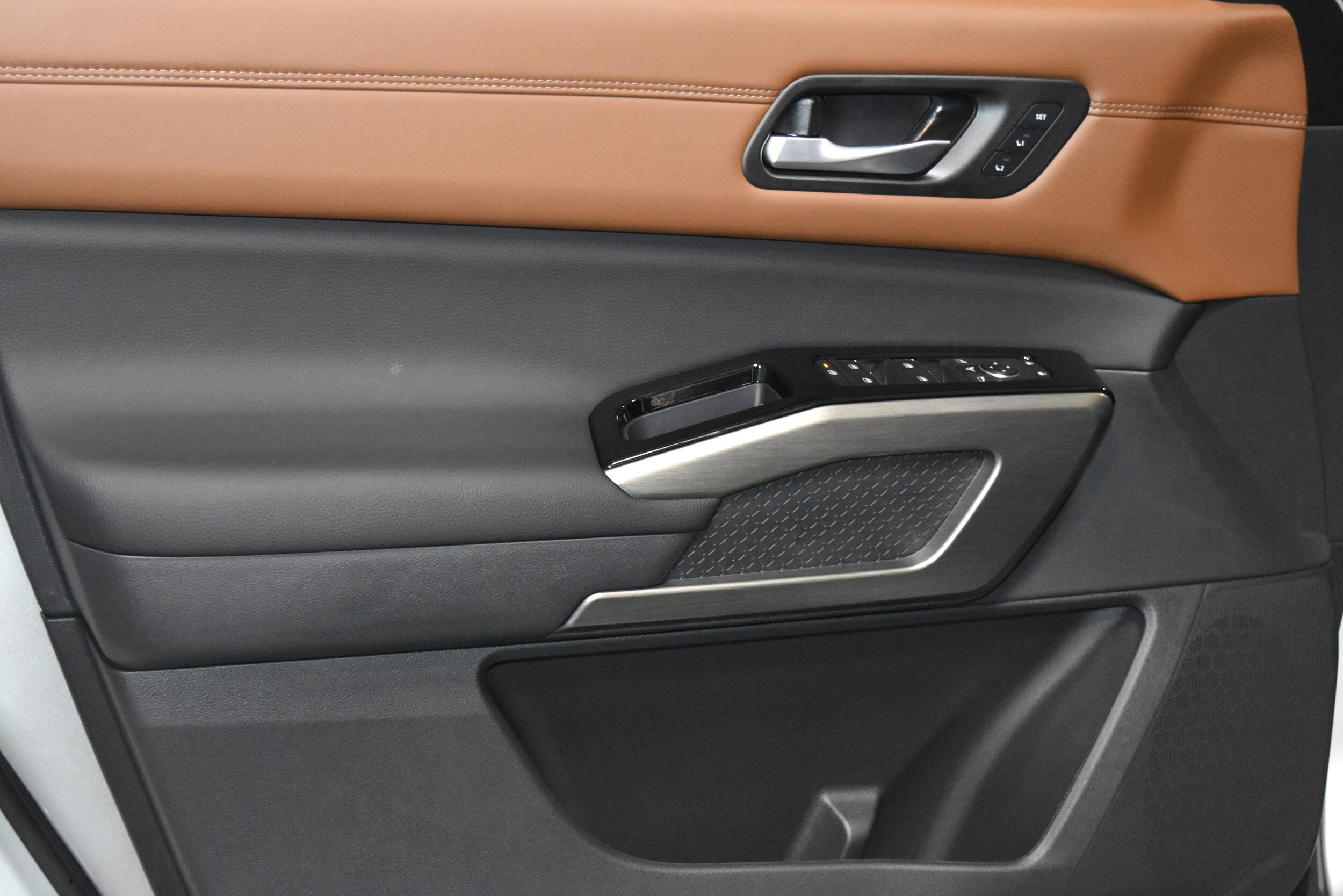 2025 Nissan Pathfinder Platinum photo 4