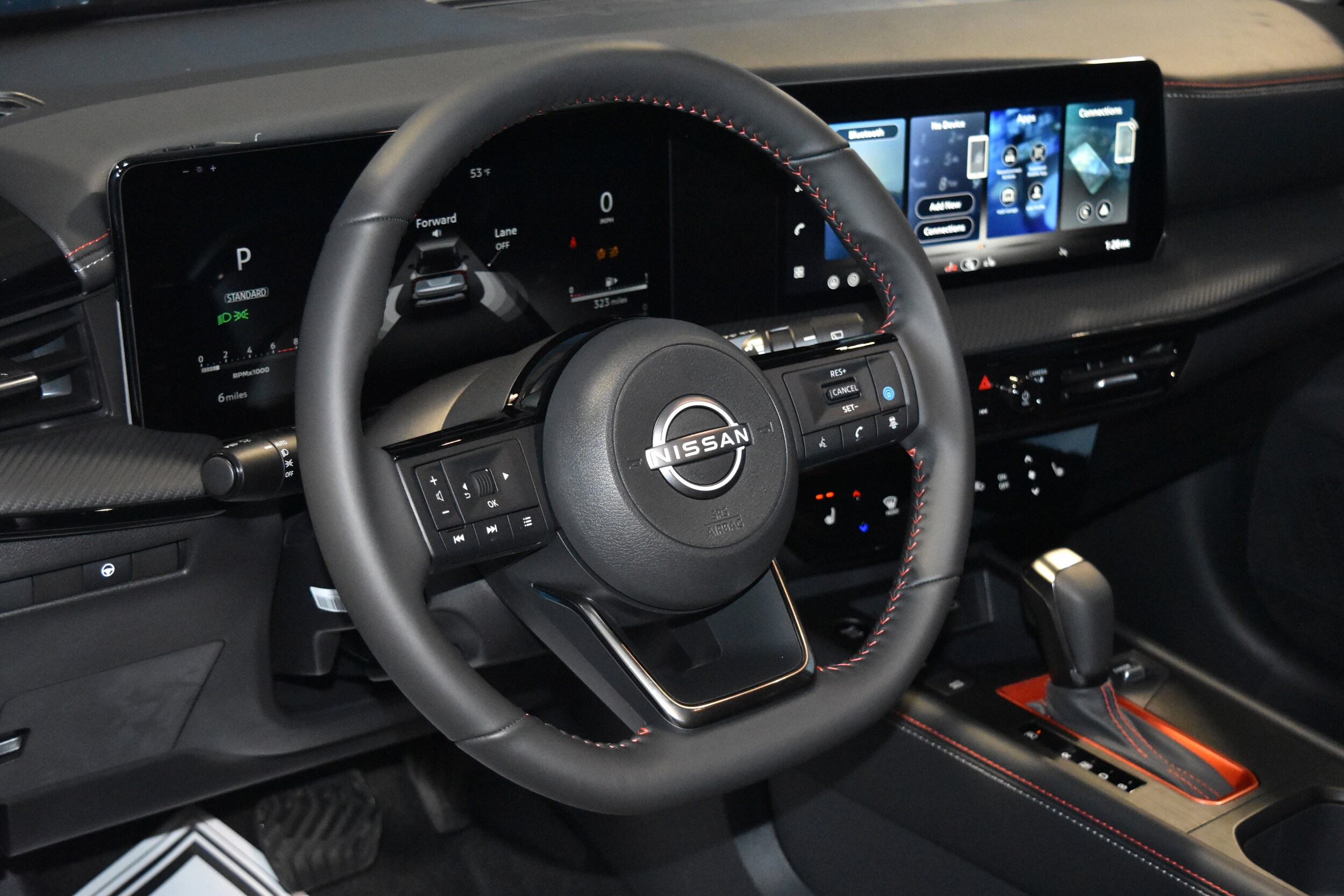 2026 Nissan Kicks SR photo 3