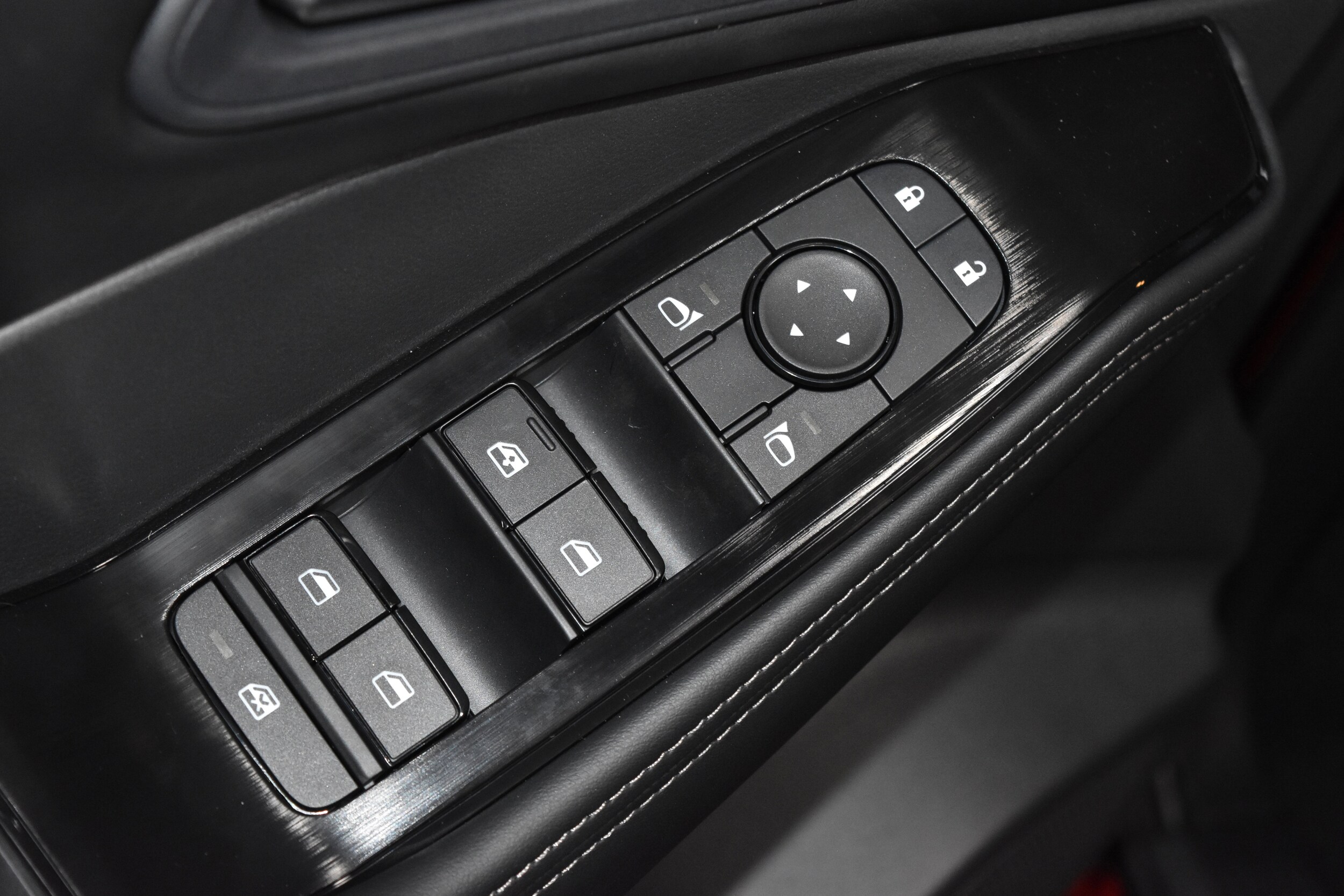 2026 Nissan Rogue SV photo 4