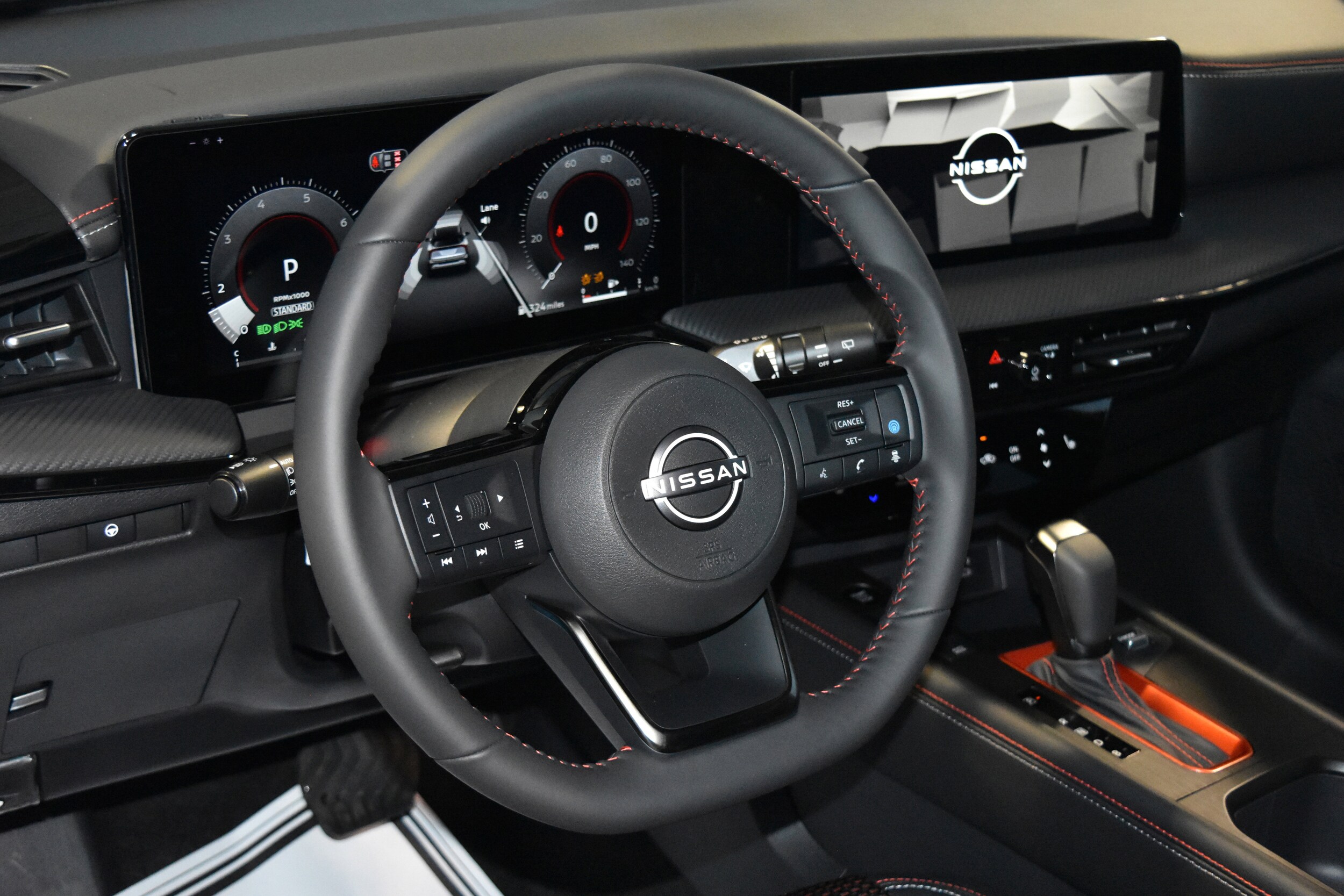 2026 Nissan Kicks SR photo 3