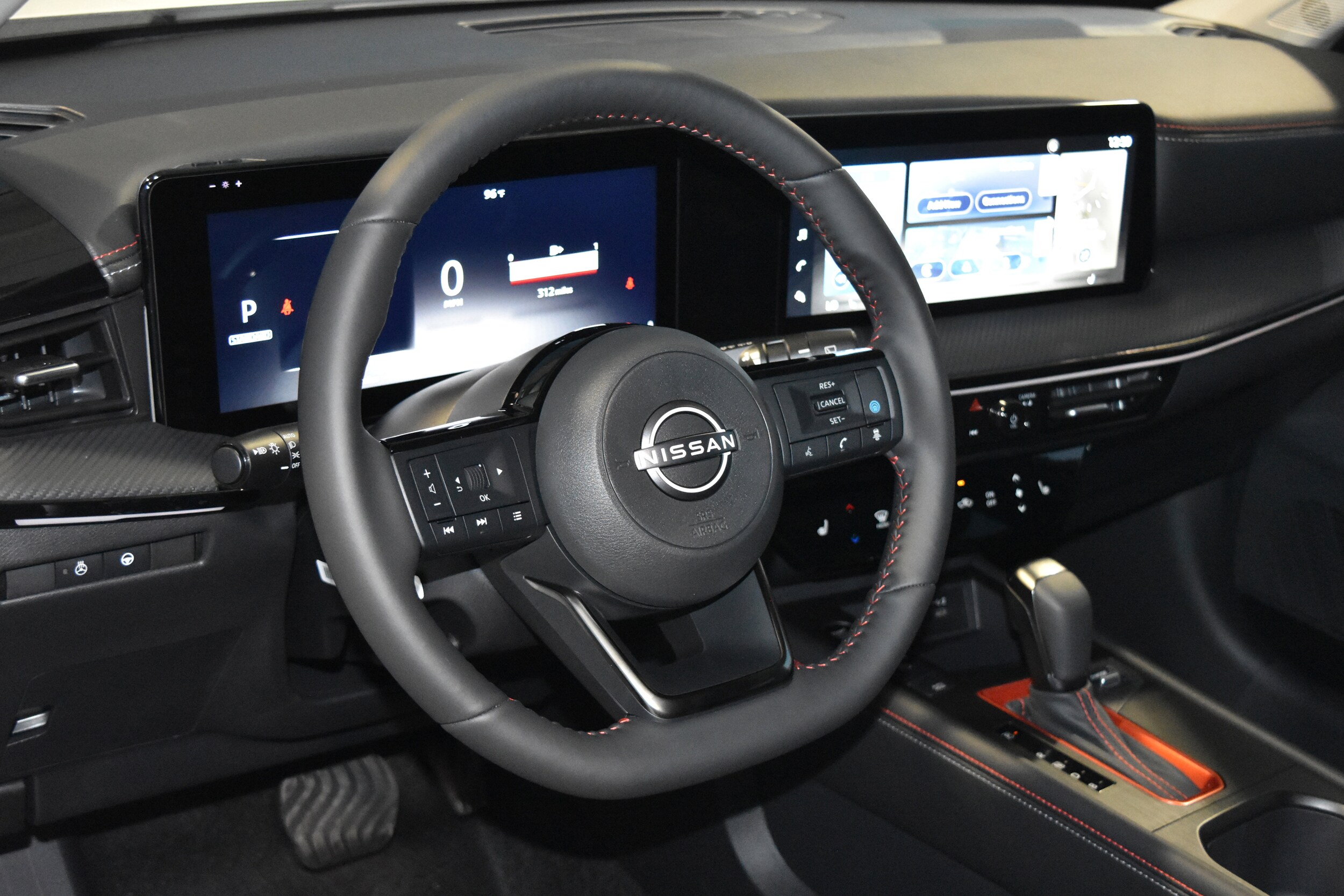2025 Nissan Kicks SR photo 3