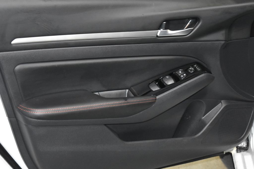 2025 Nissan Altima 2.5 SR photo 4