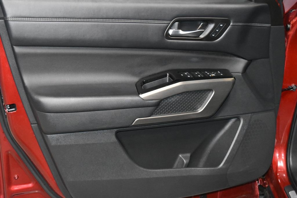 2024 Nissan Pathfinder Platinum photo 4