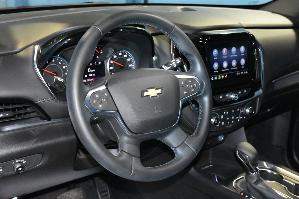 2023 Chevrolet Traverse 1LT photo 2