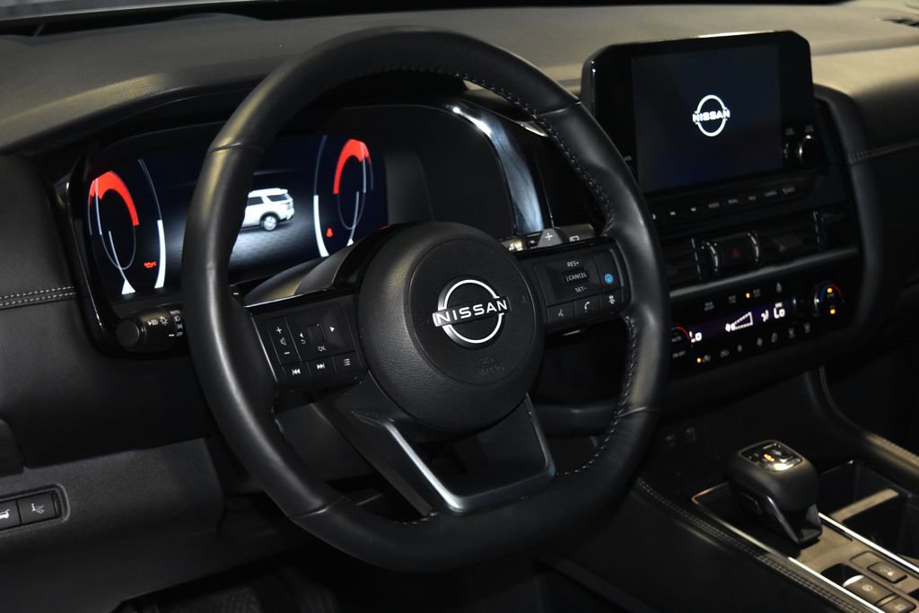 2024 Nissan Pathfinder Platinum photo 2