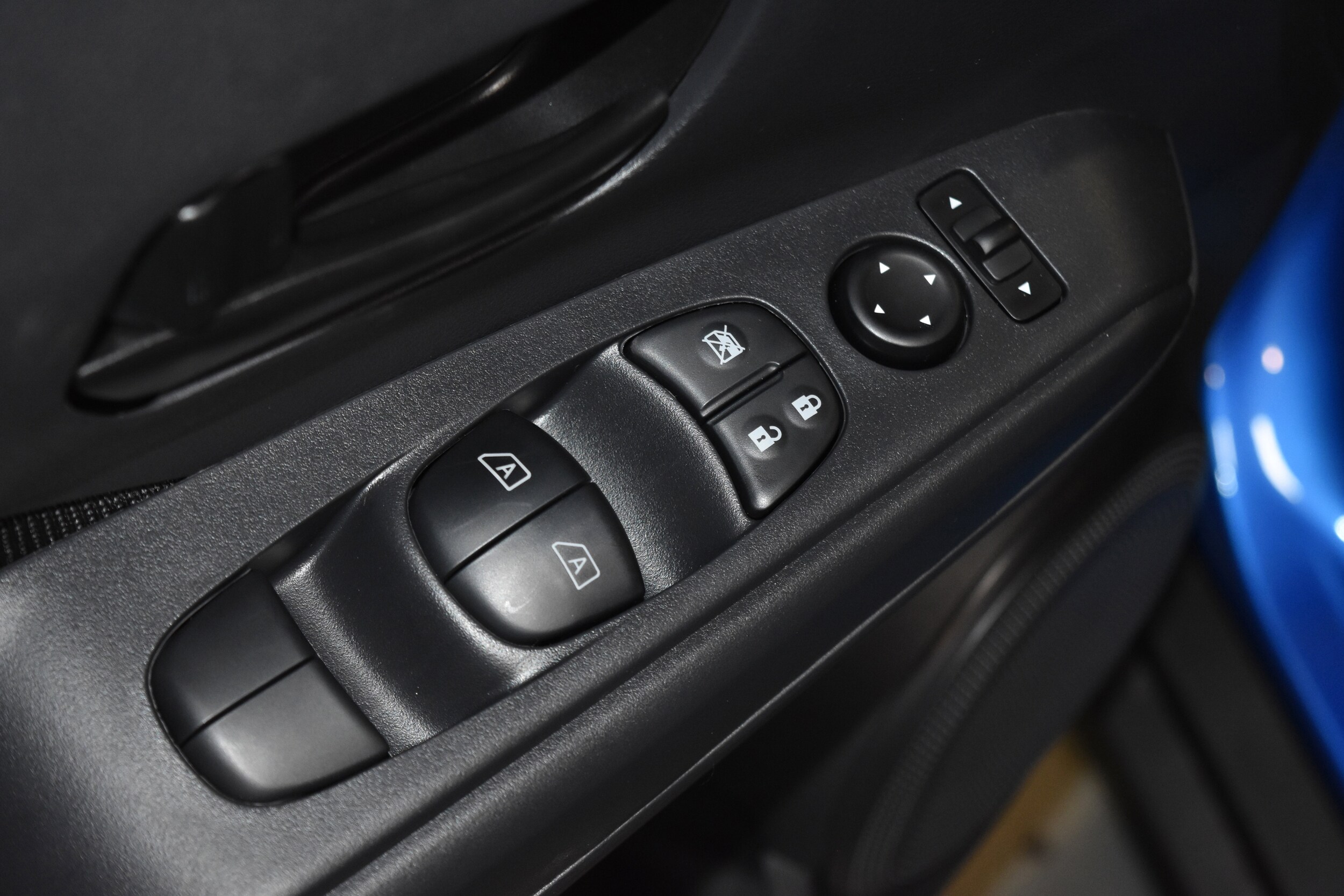 2025 Nissan Kicks Play S photo 4