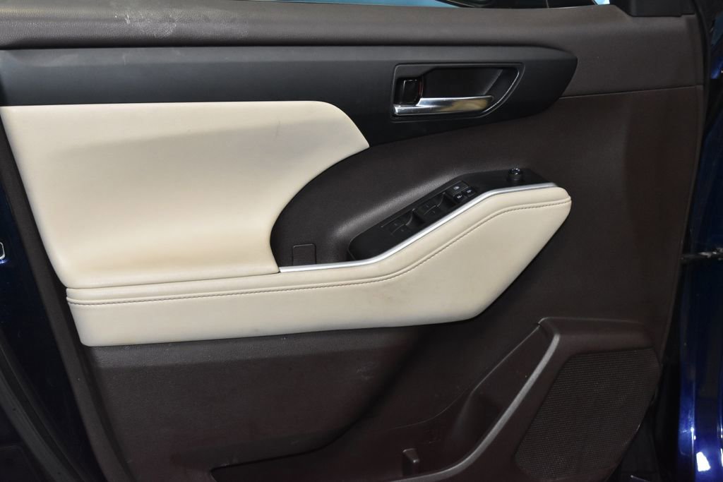 2021 Toyota Highlander Hybrid XLE Sport photo 4