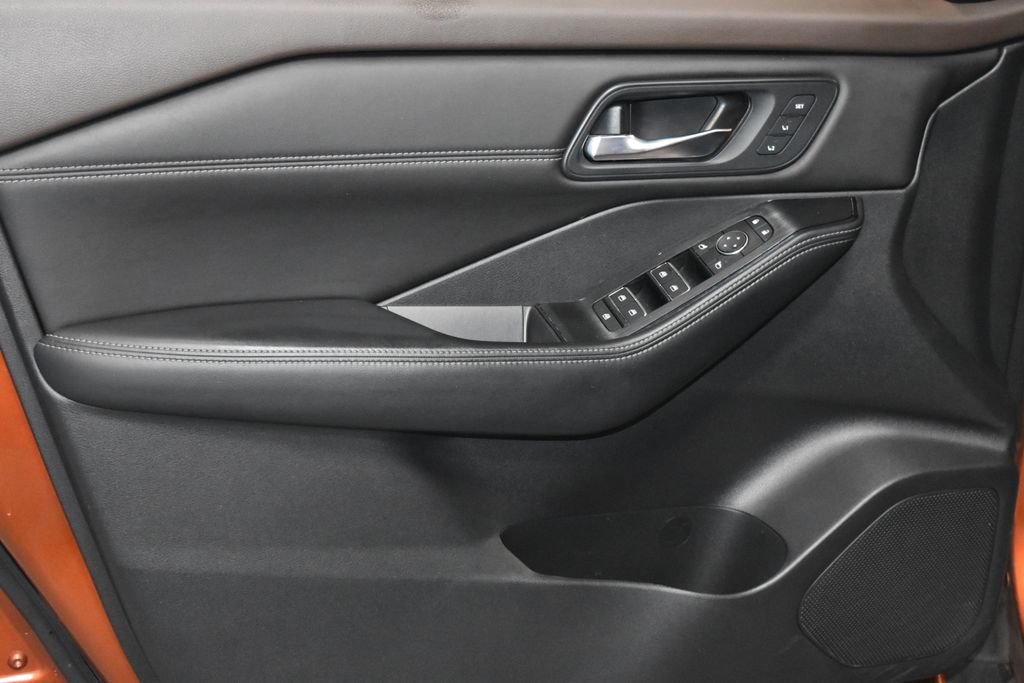 2023 Nissan Rogue SL photo 3