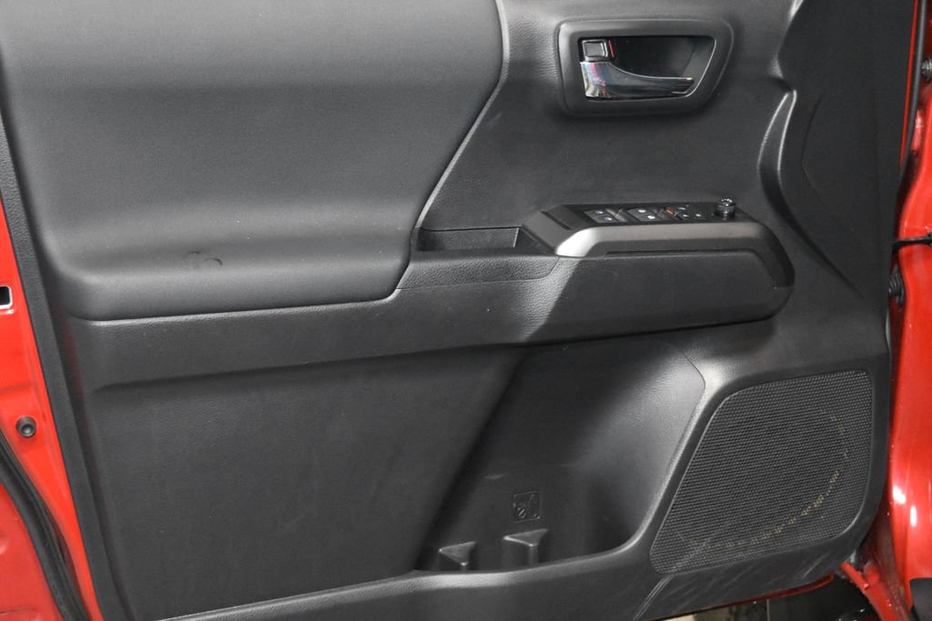 2023 Toyota Tacoma TRD Off-Road Double Cab V6 photo 3