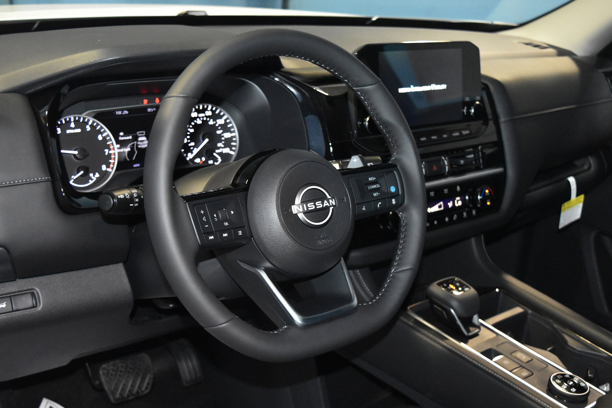 2025 Nissan Pathfinder SL photo 3