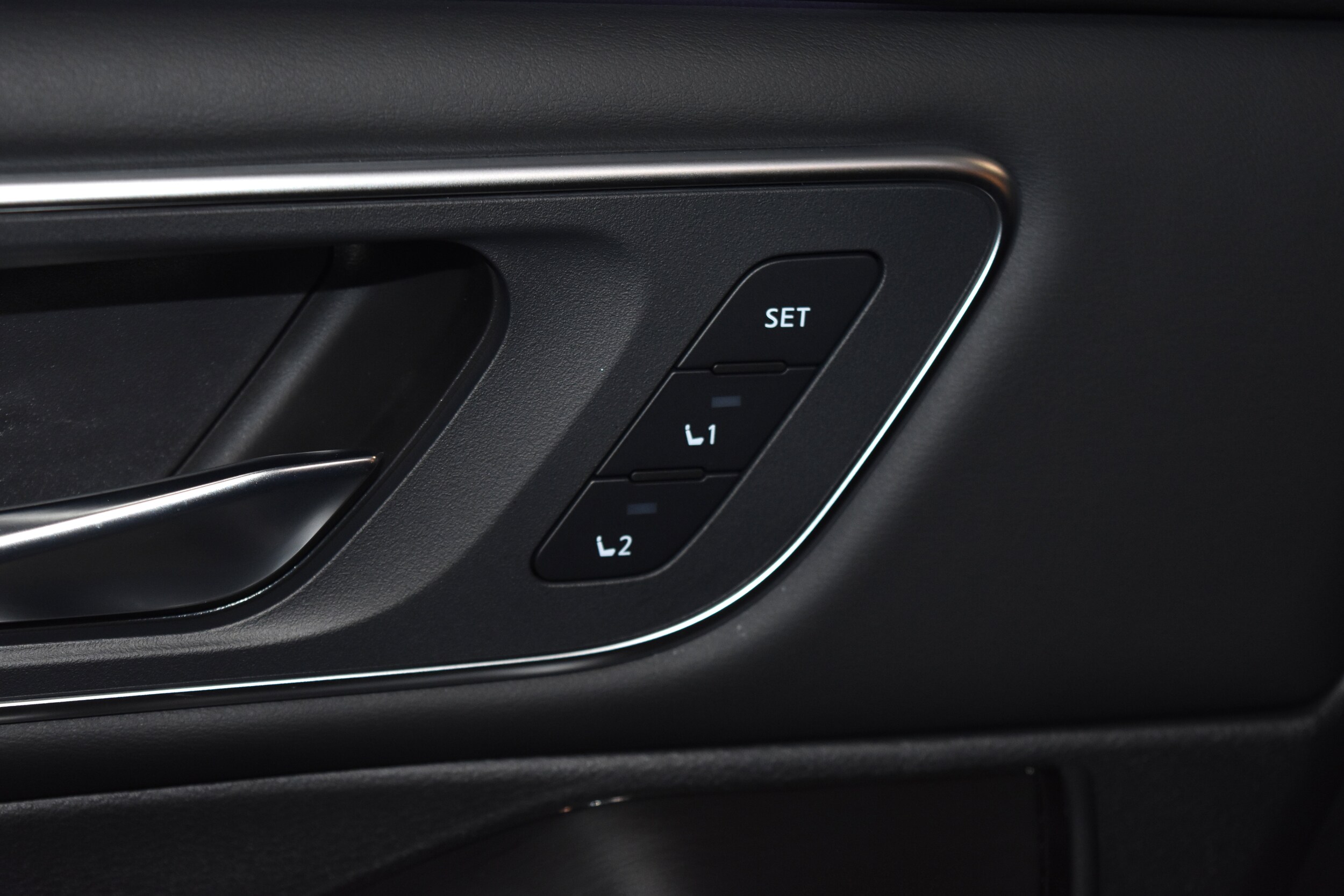 2026 Nissan Rogue Platinum photo 3