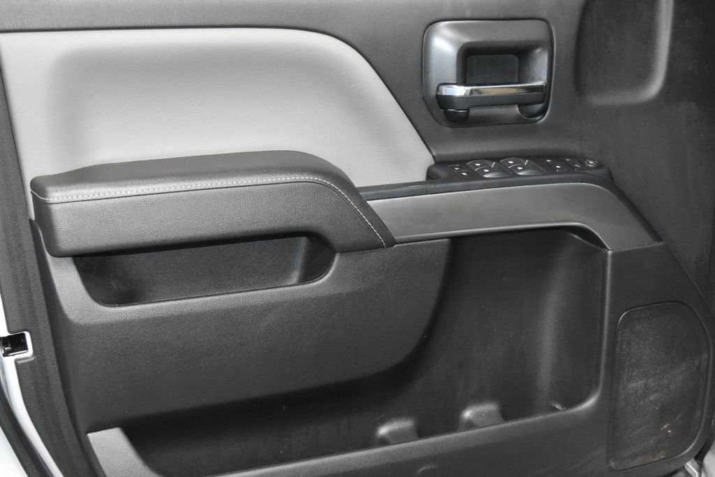2017 Chevrolet Silverado 1500 LT photo 3