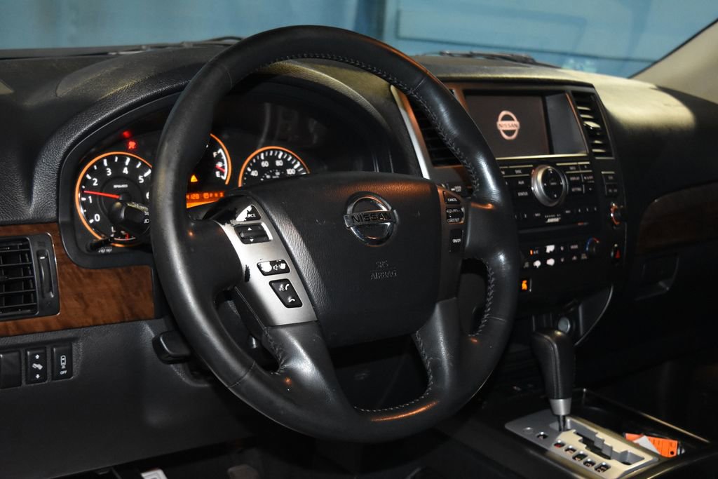 2014 Nissan Armada SL photo 2