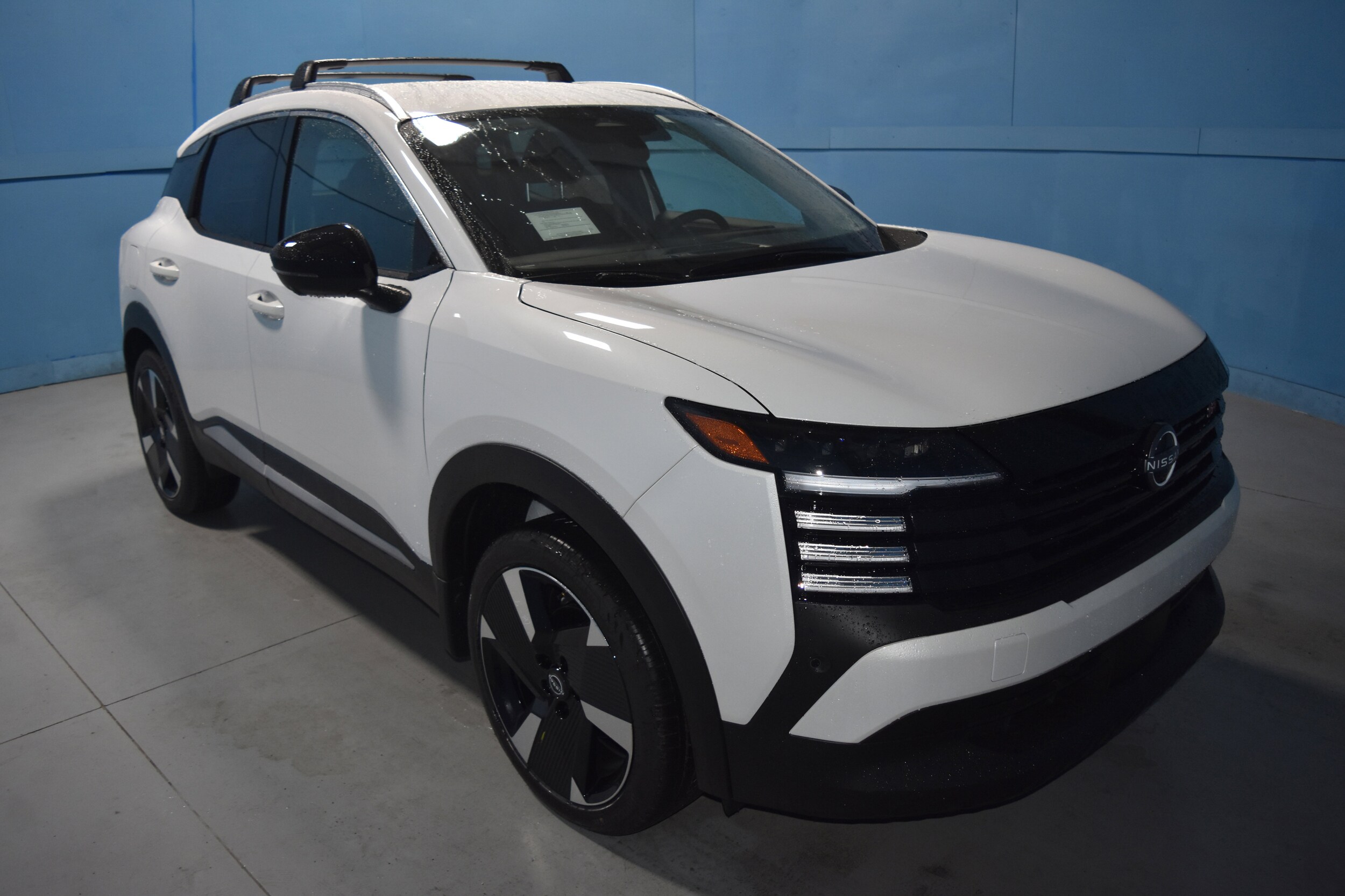 2026 Nissan Kicks SR photo 2