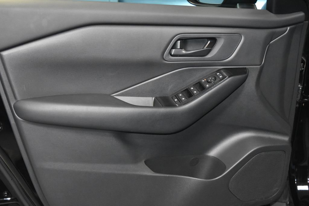 2025 Nissan Rogue S photo 3