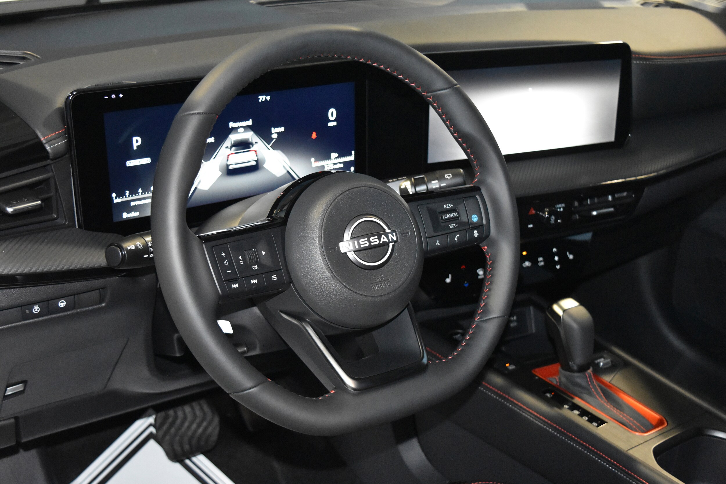 2026 Nissan Kicks SR photo 2