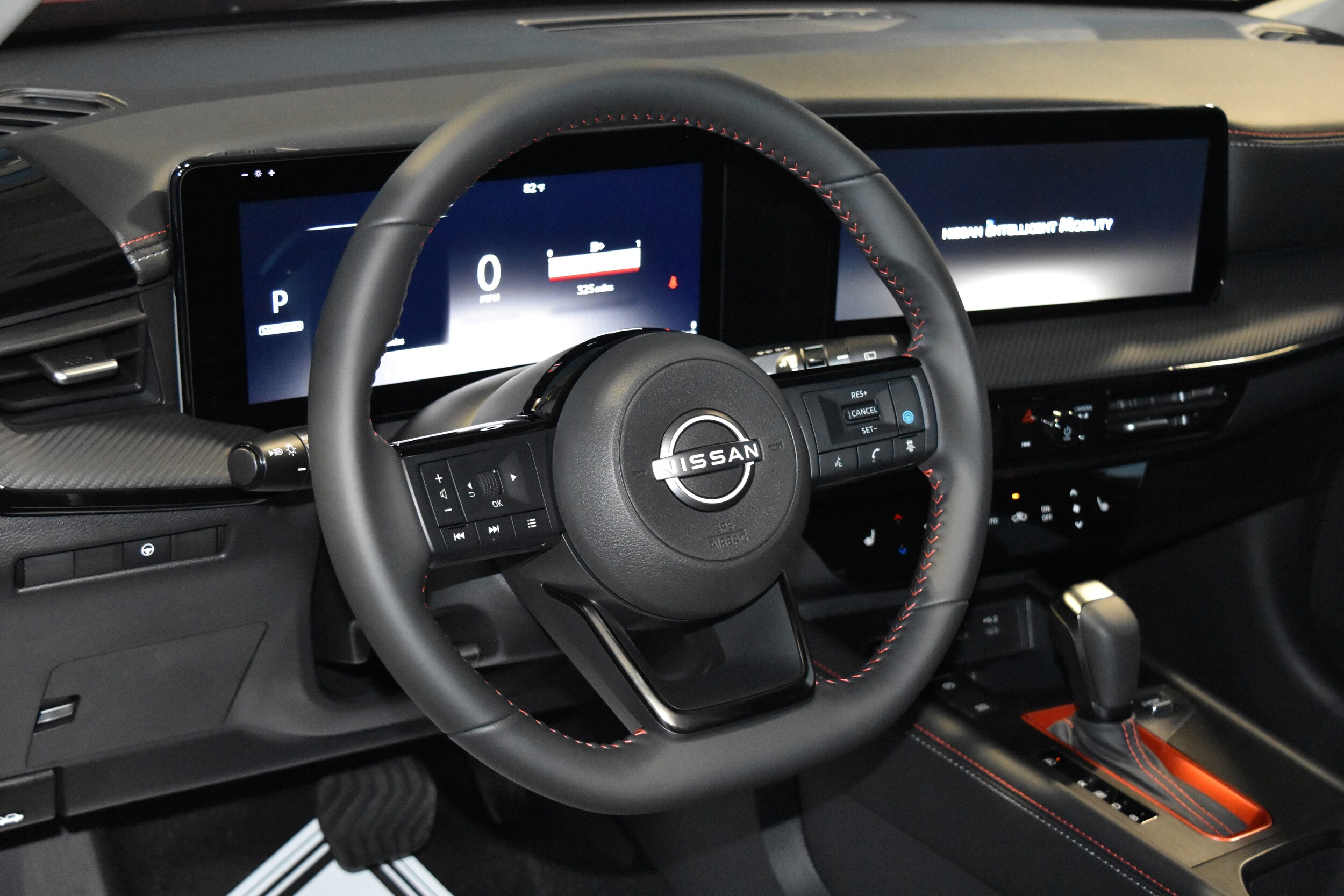 2026 Nissan Kicks SR photo 2
