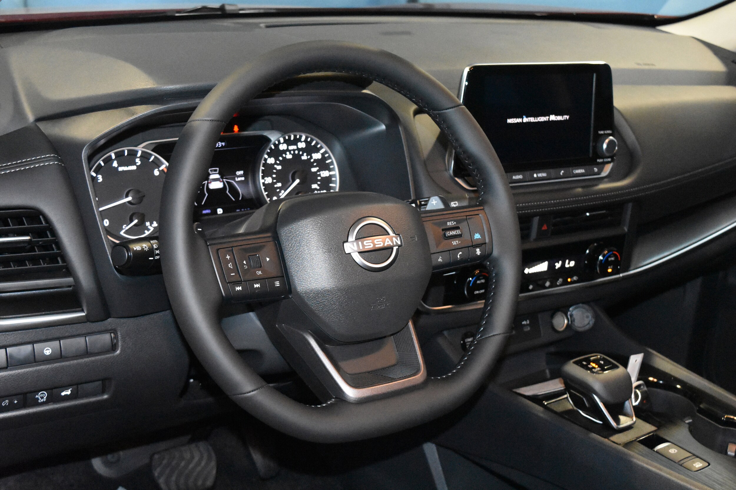 2026 Nissan Rogue SV photo 2