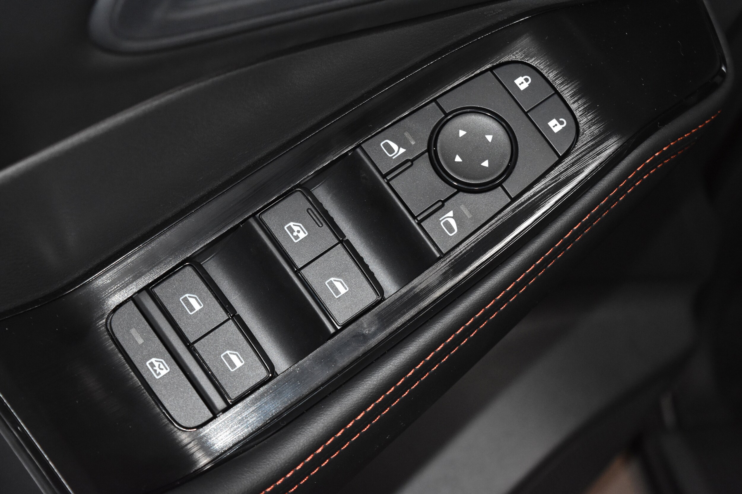 2026 Nissan Rogue SV photo 4