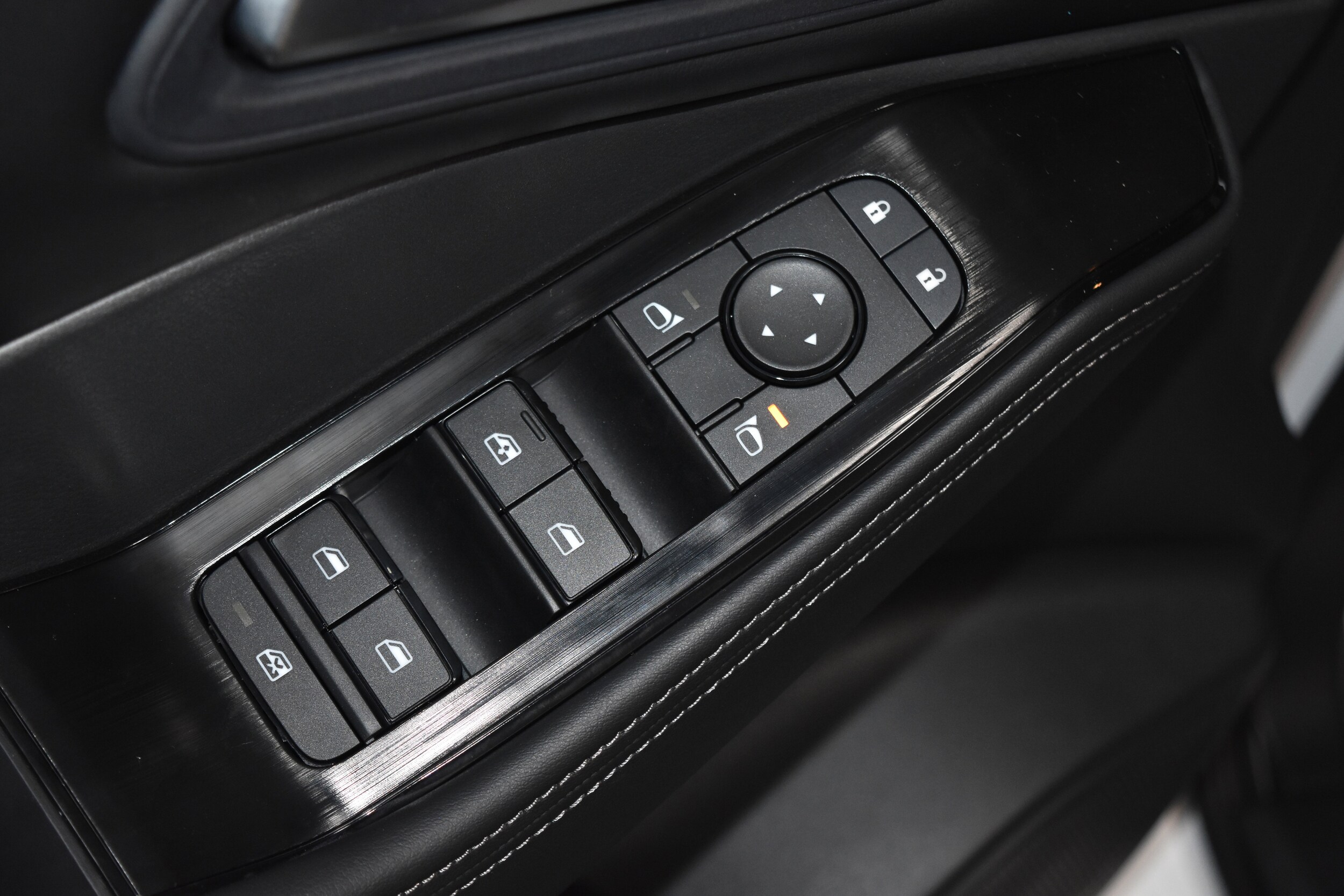 2026 Nissan Rogue SV photo 3