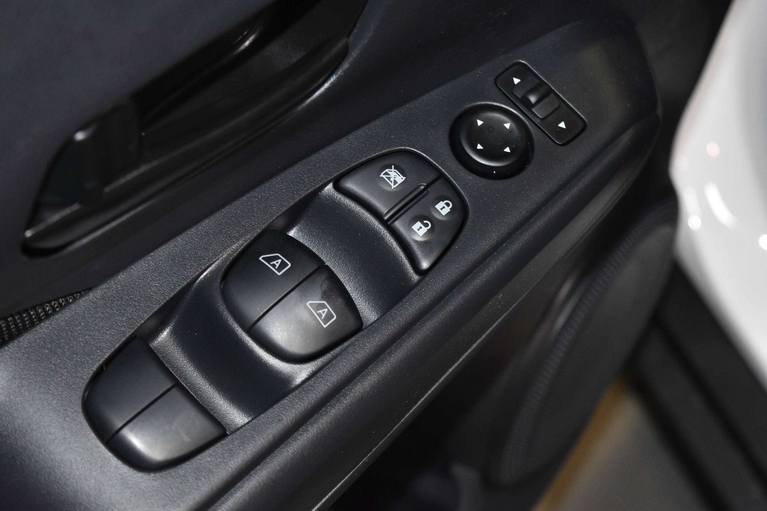 2025 Nissan Kicks Play S photo 4