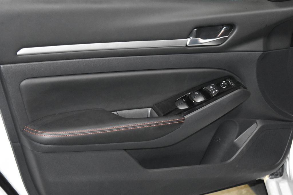 2025 Nissan Altima 2.5 SR photo 4