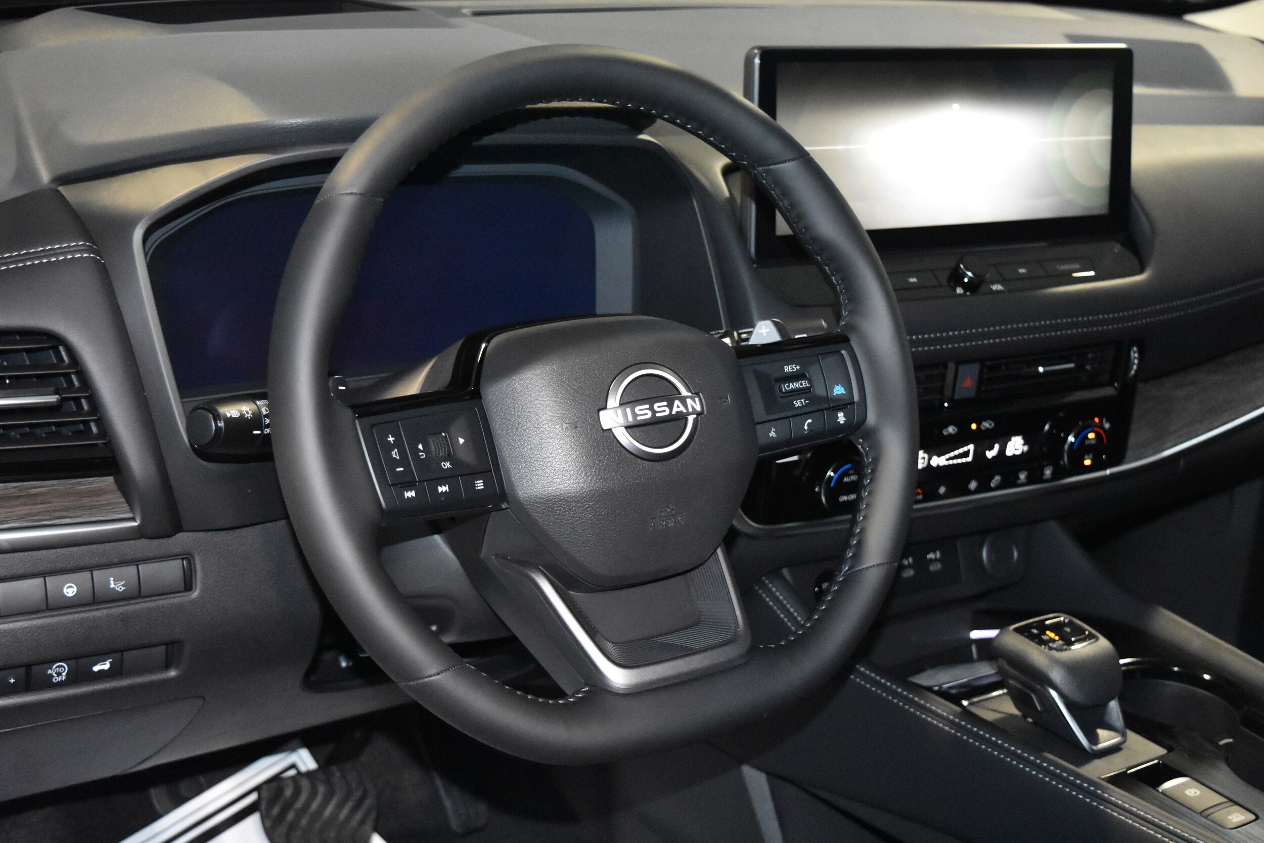 2026 Nissan Rogue Platinum photo 2