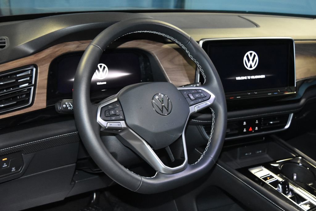 Used 2024 Volkswagen Atlas SE w/Tech with VIN 1V2HR2CA4RC525632 for sale in Evansville, IN