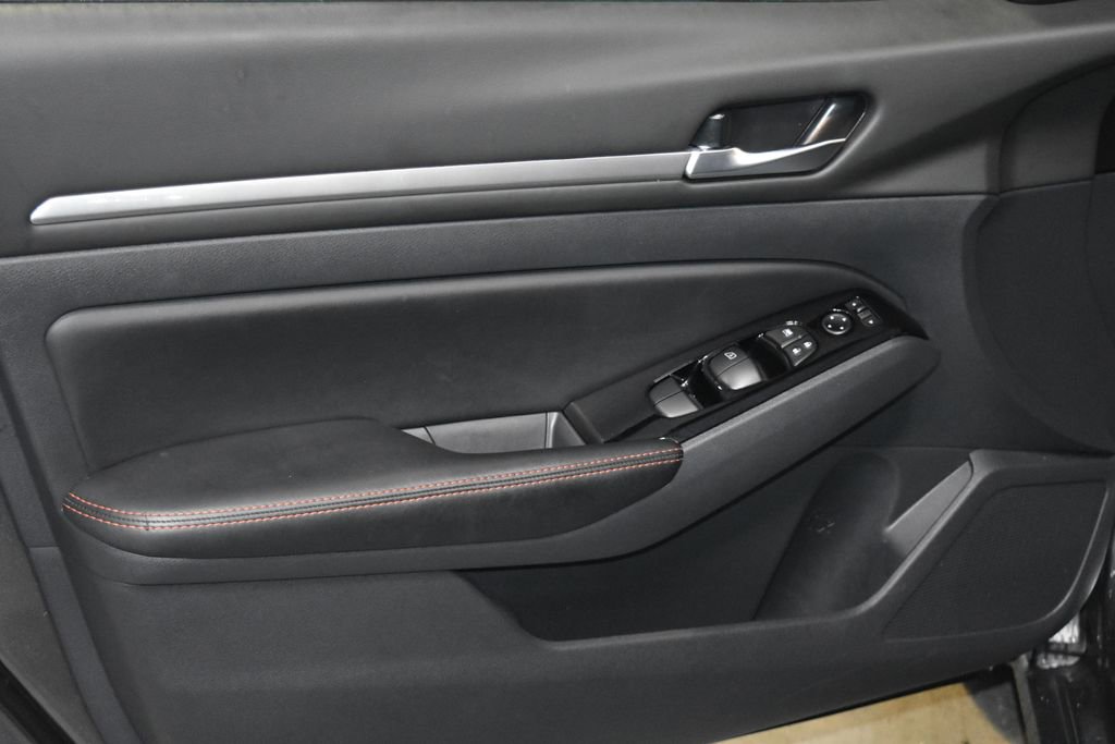 2025 Nissan Altima 2.5 SR photo 3