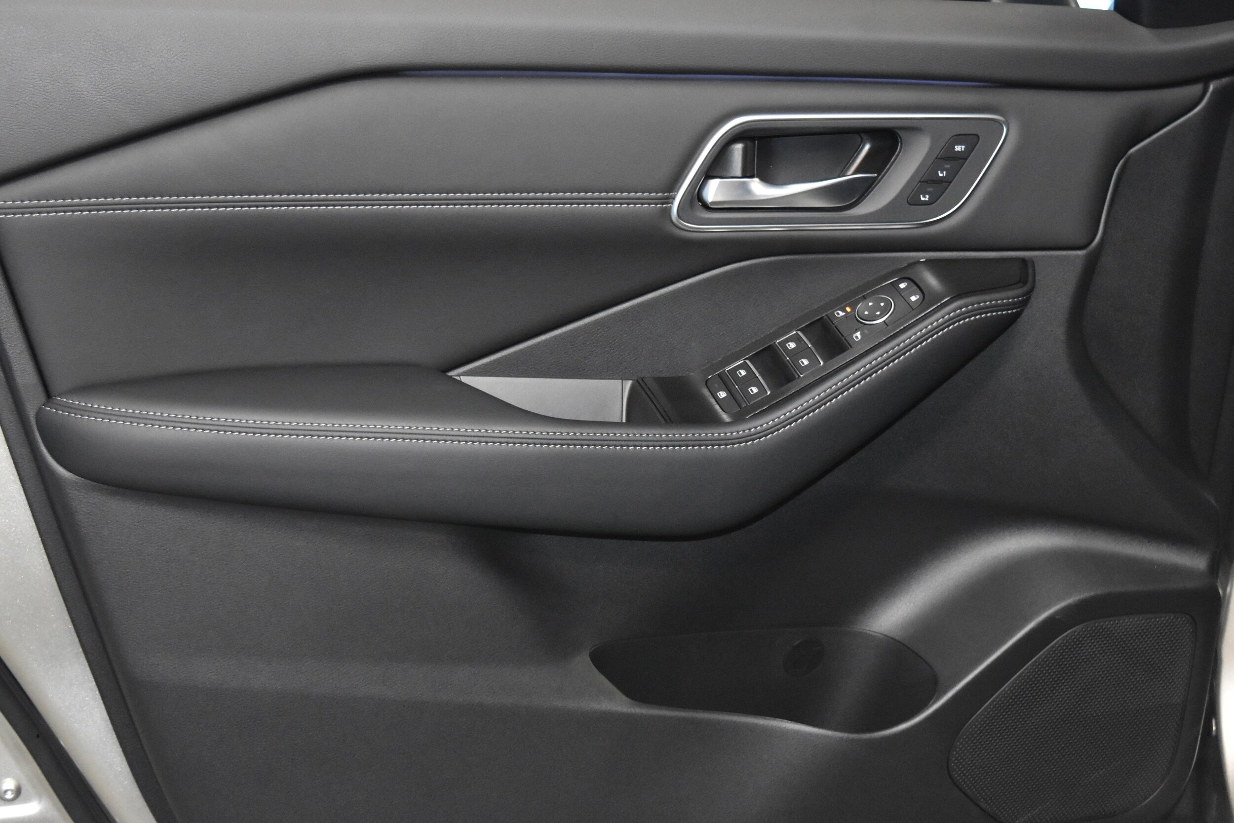 2026 Nissan Rogue Platinum photo 4