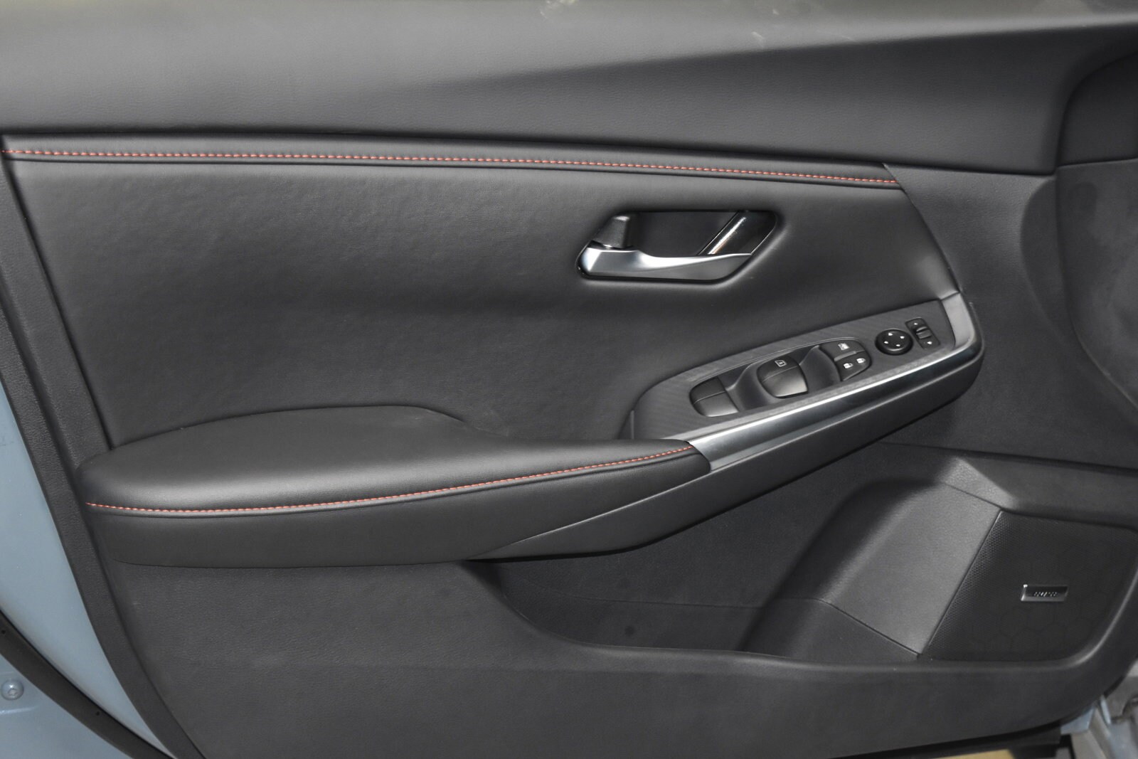 2025 Nissan Sentra SR photo 3