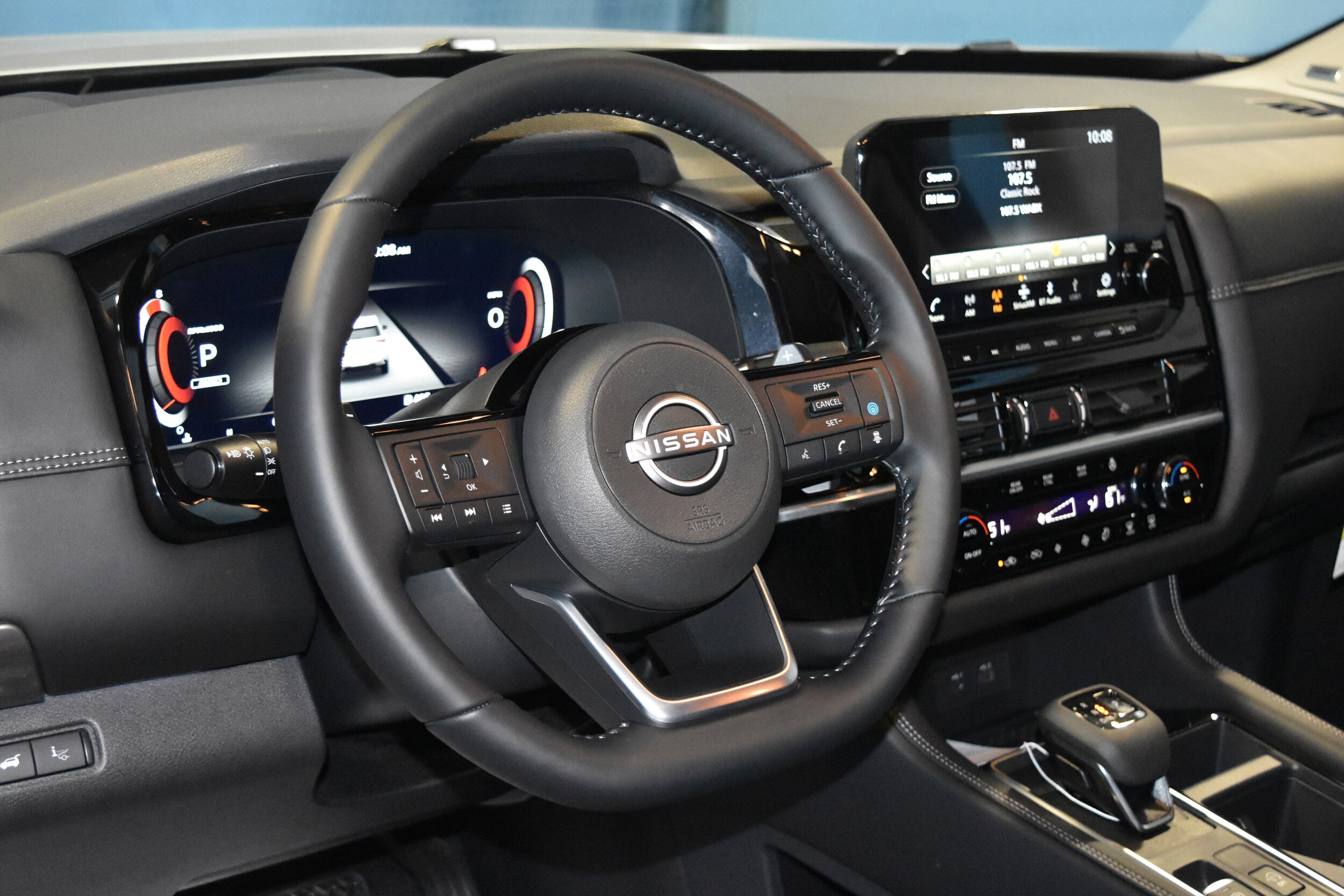 2025 Nissan Pathfinder Platinum photo 3