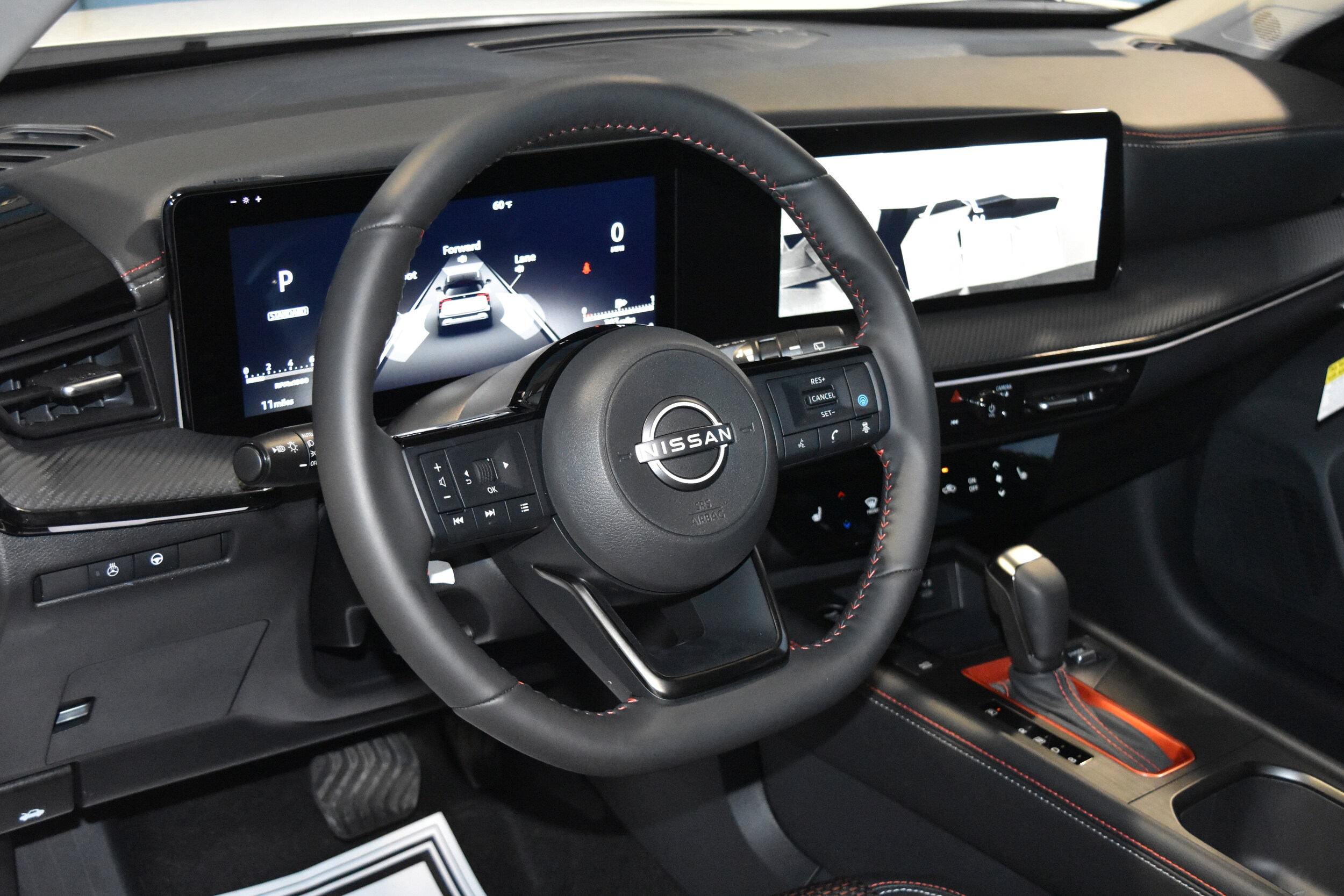 2025 Nissan Kicks SR photo 3