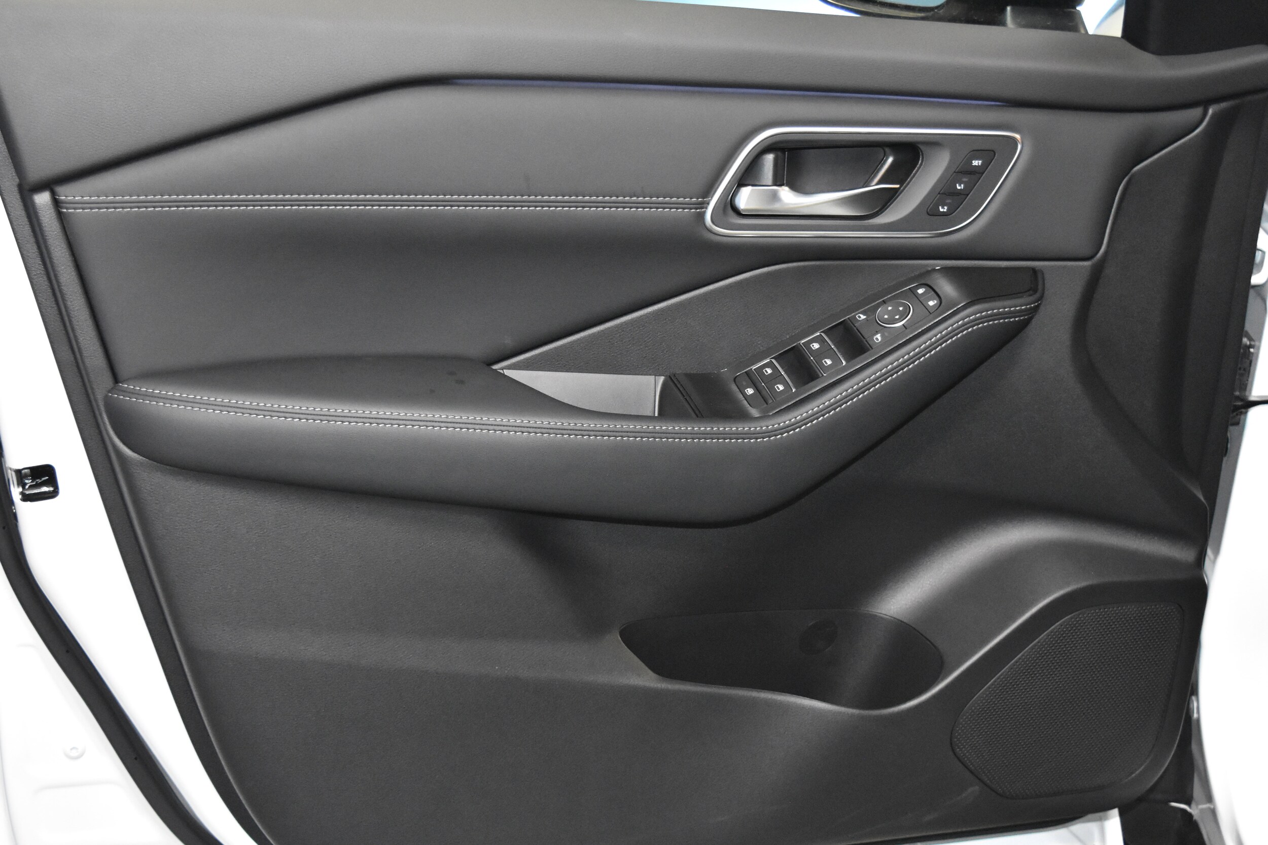 2026 Nissan Rogue Platinum photo 4