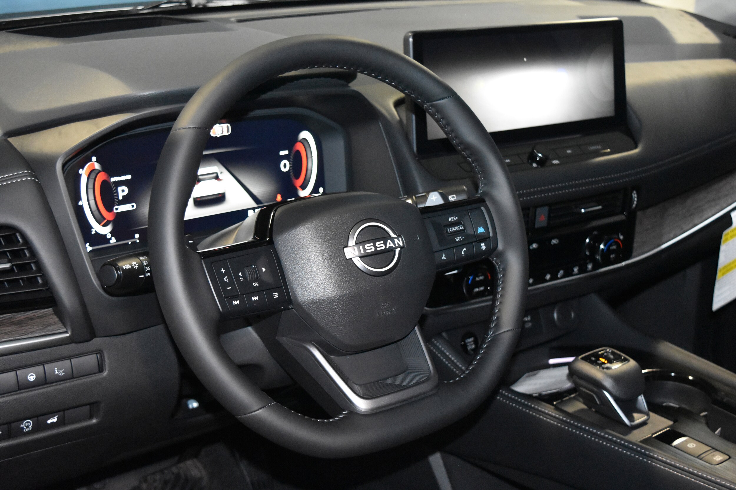 2026 Nissan Rogue Platinum photo 2