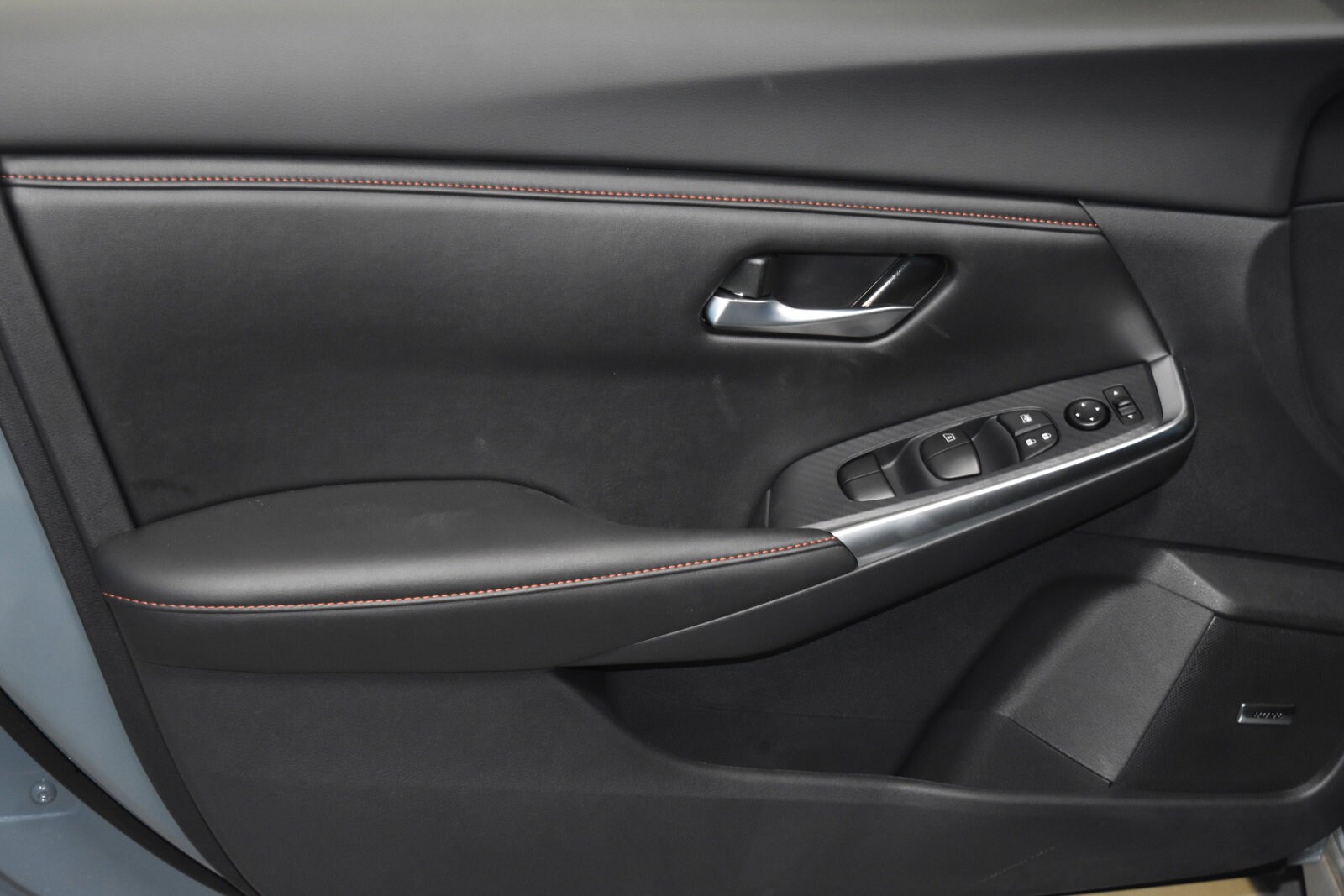 2025 Nissan Sentra SR photo 3