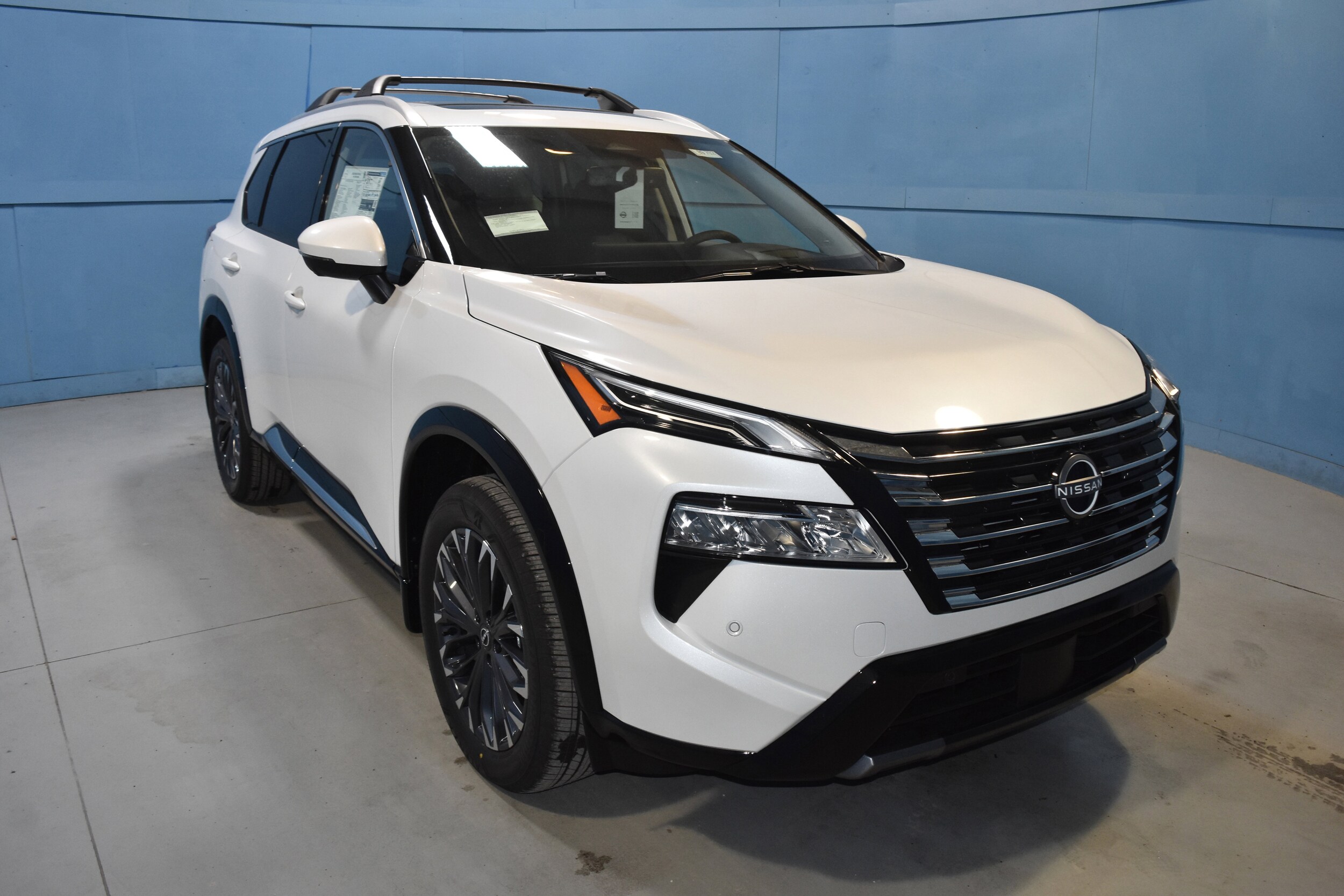 2026 Nissan Rogue Platinum photo 2