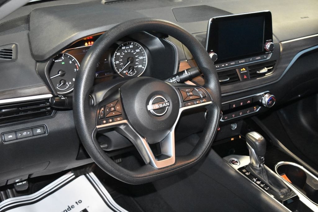 Used 2024 Nissan Altima 2.5 SV 4D Sedan