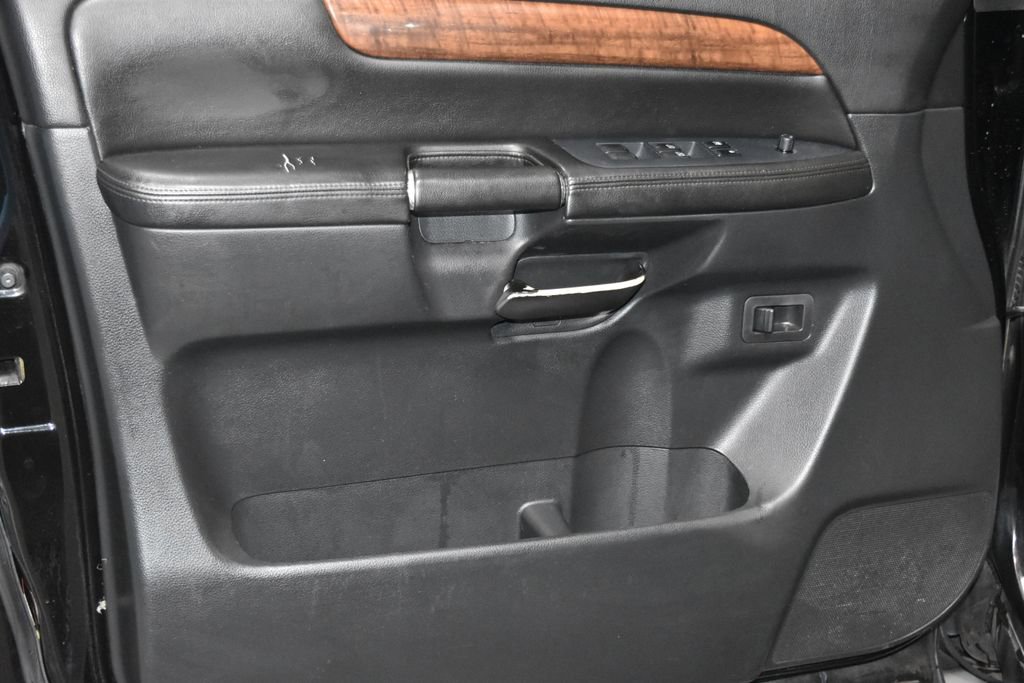 2014 Nissan Armada SL photo 3