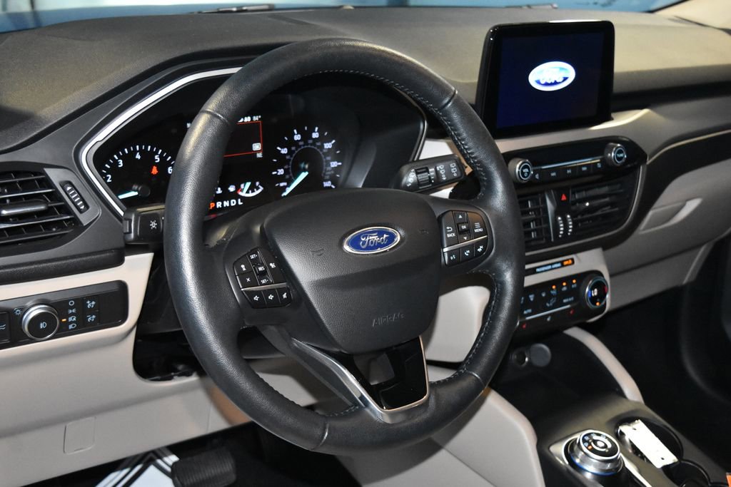 2020 Ford Escape SEL Sport photo 2