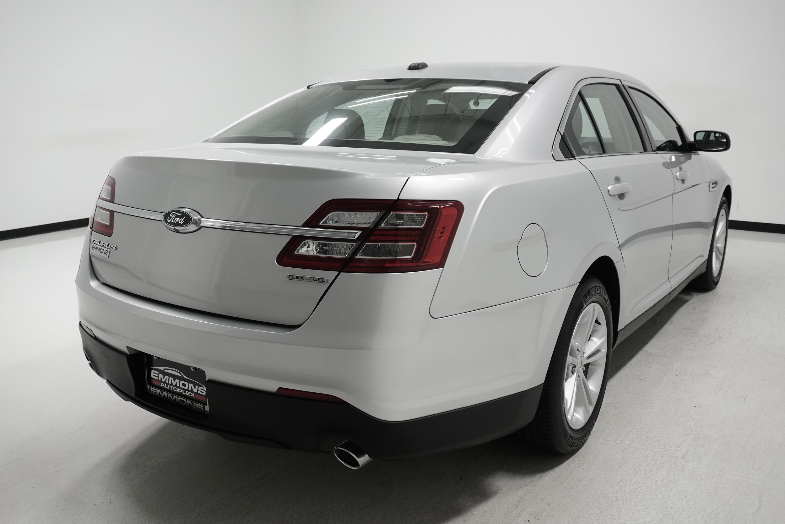 2018 Ford Taurus SE photo 4