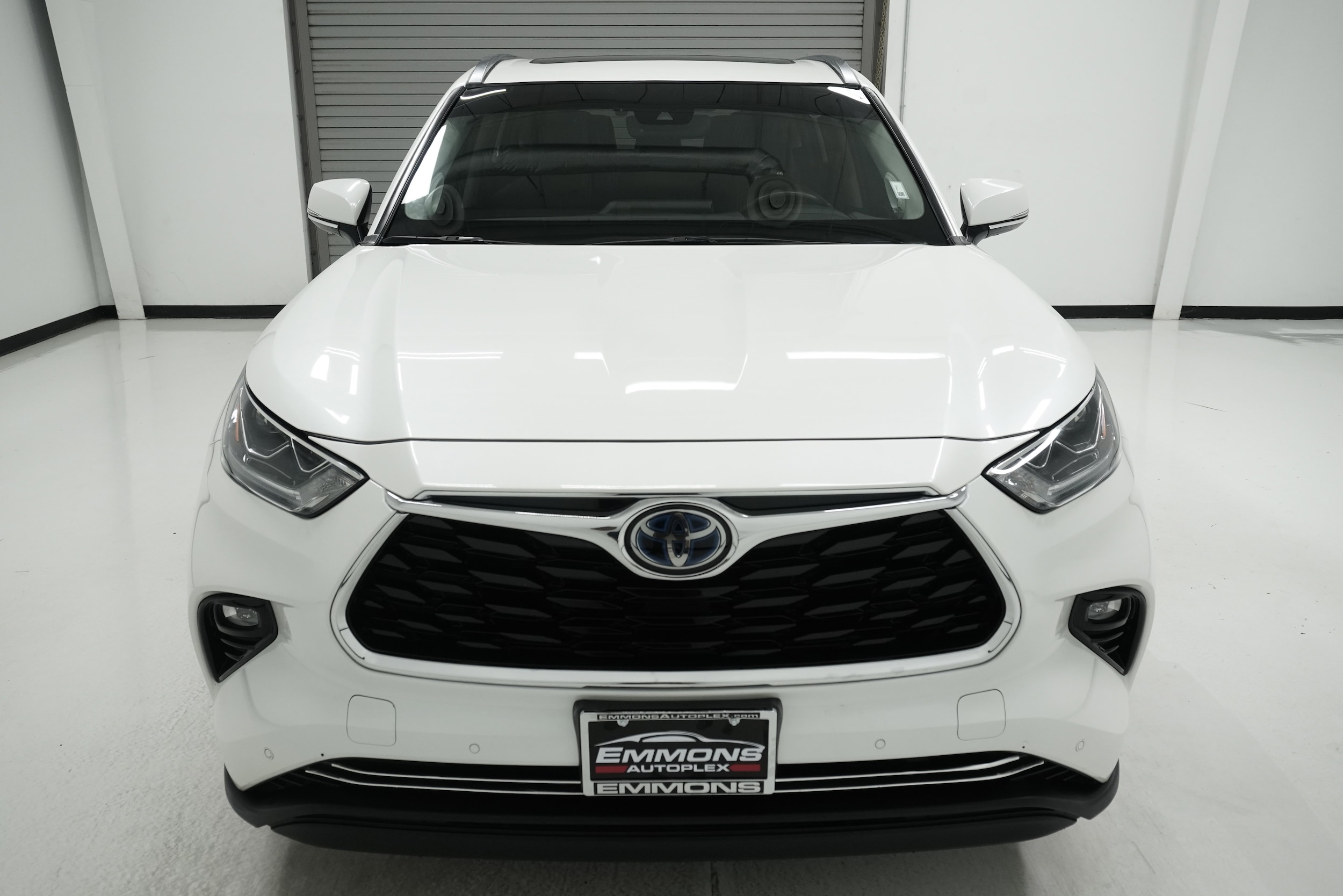 2021 Toyota Highlander Hybrid Limited photo 2