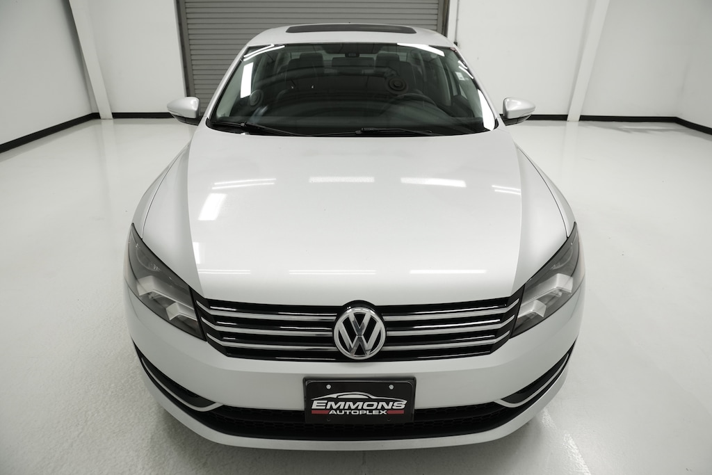 2012 Volkswagen Passat SE photo 2