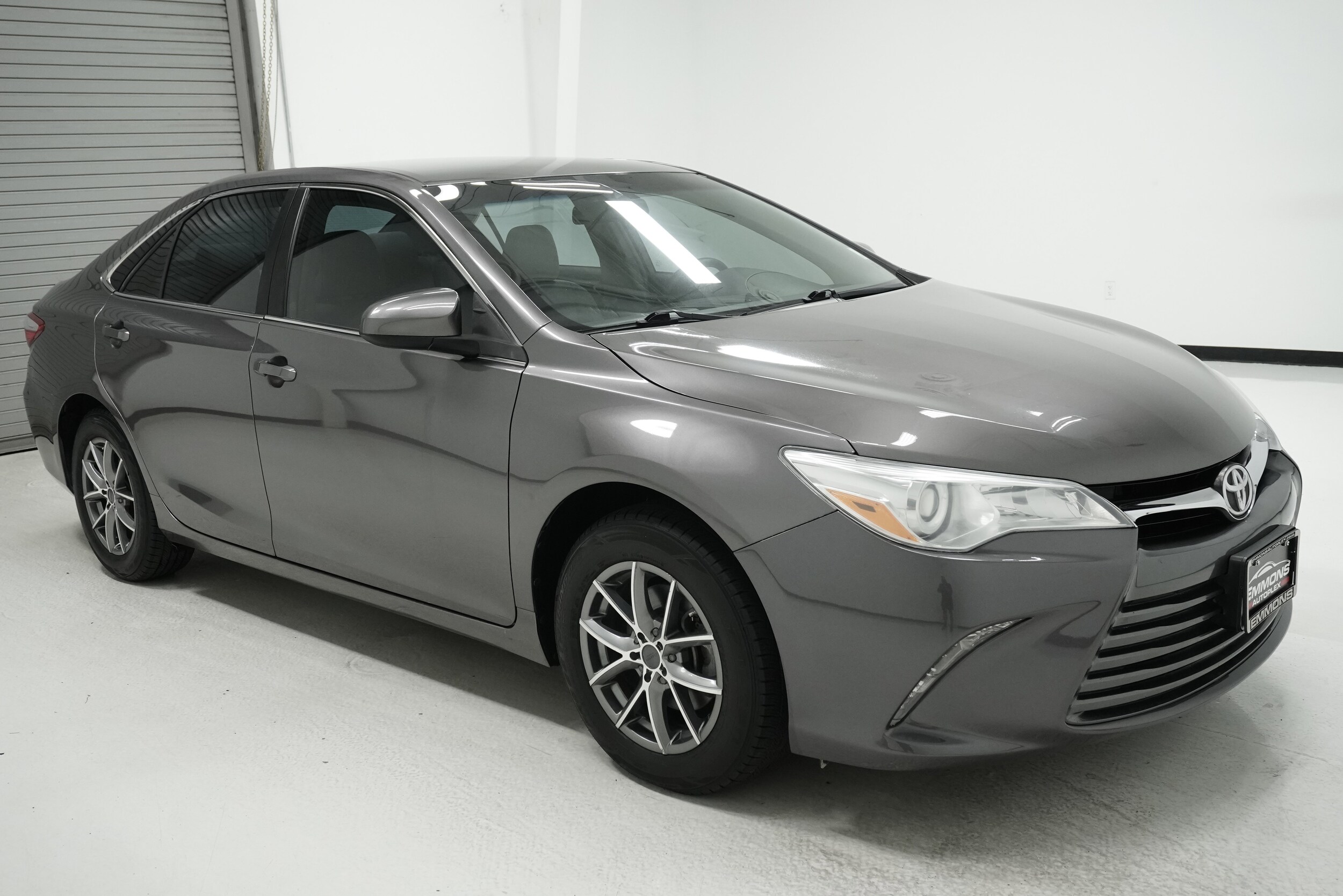 2017 Toyota Camry LE photo 3