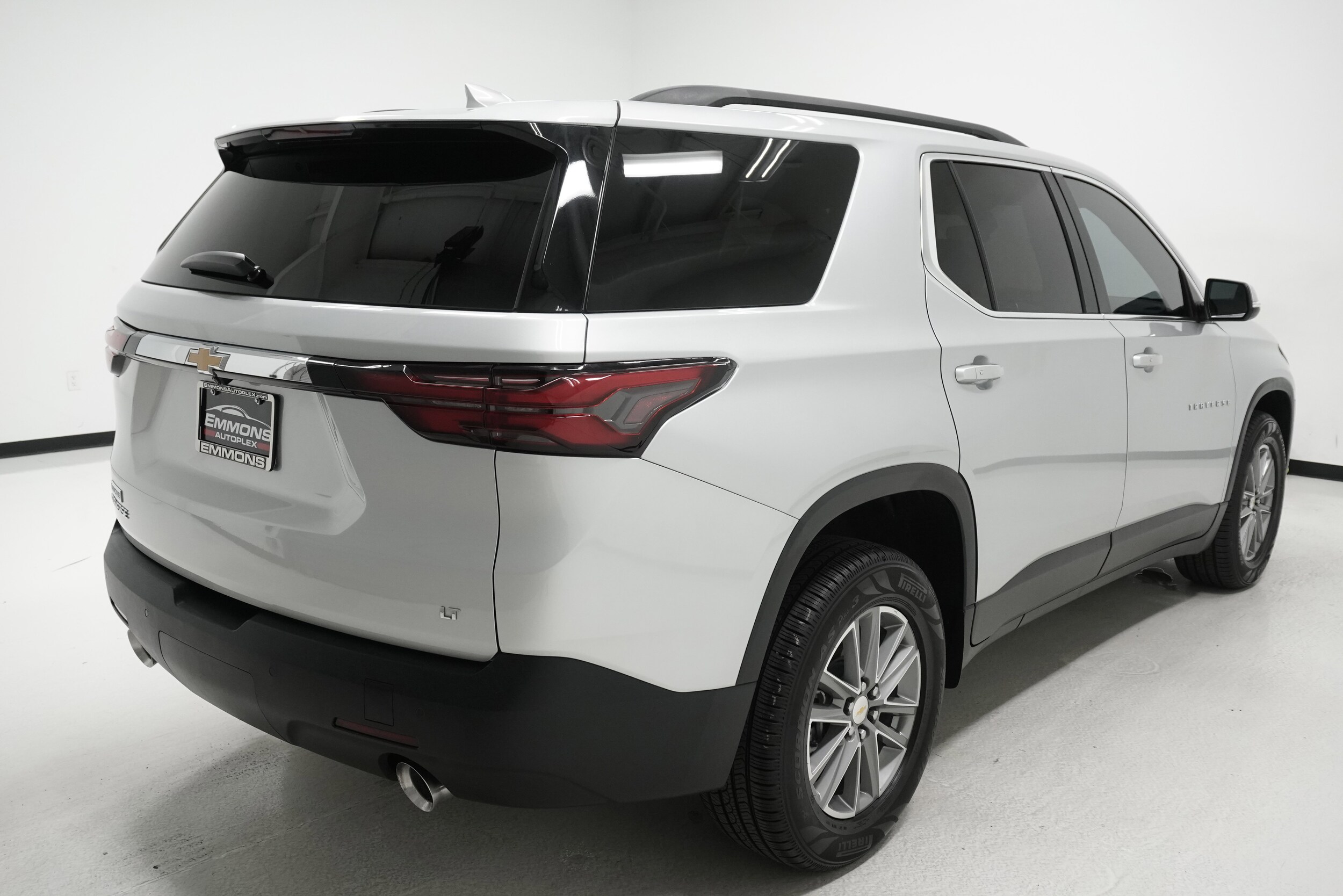 2022 Chevrolet Traverse Cloth photo 2