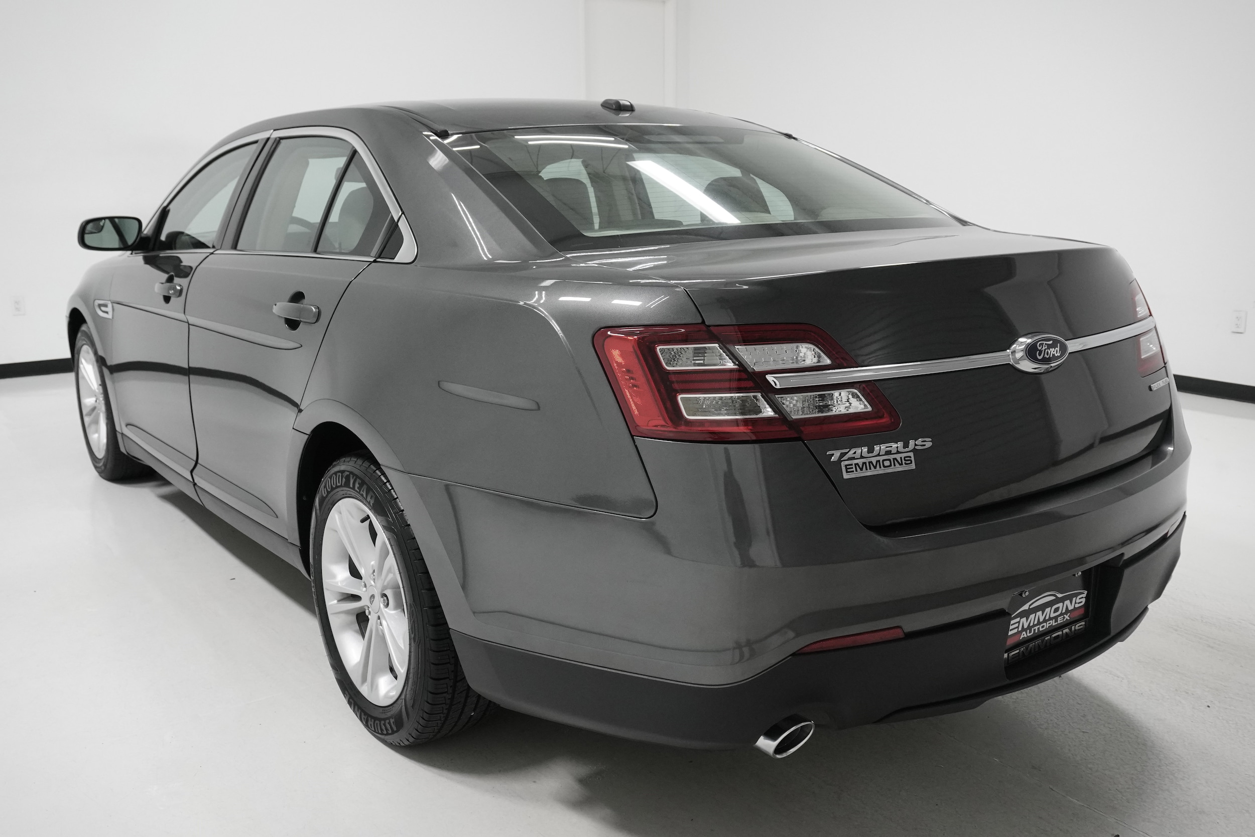 2018 Ford Taurus SE - Photo 6