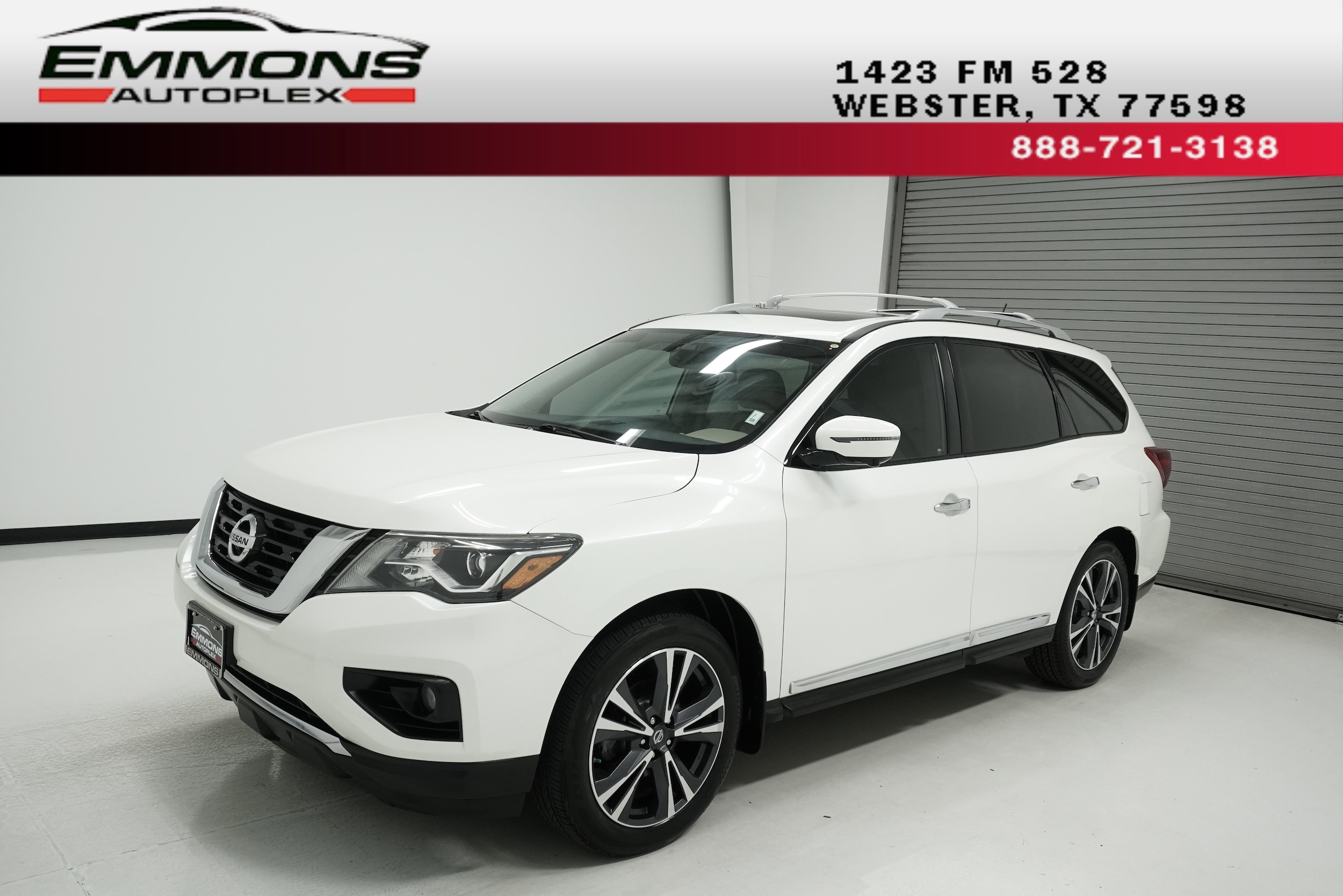 2017 Nissan Pathfinder Platinum's photo