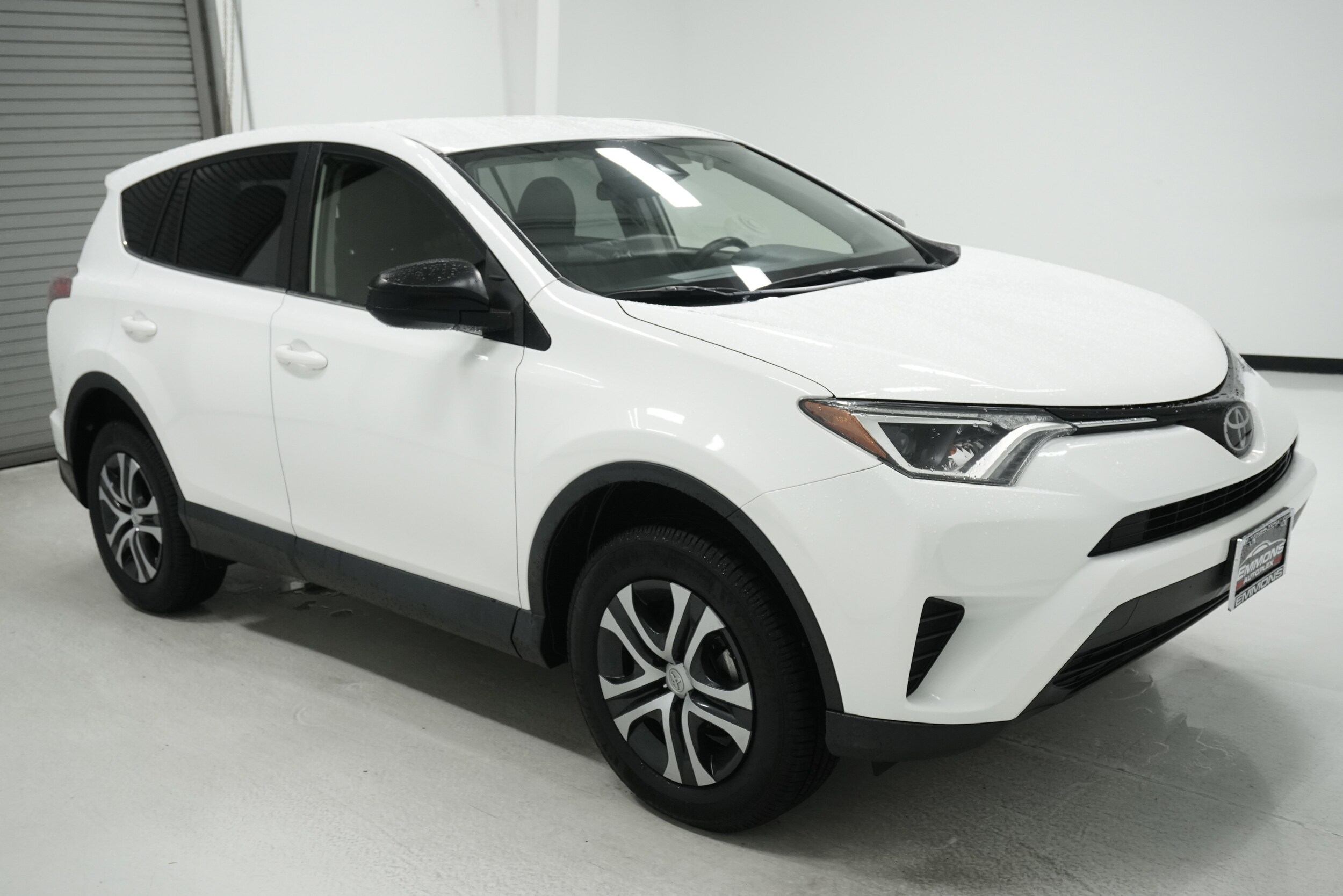 2018 Toyota RAV4 LE photo 3