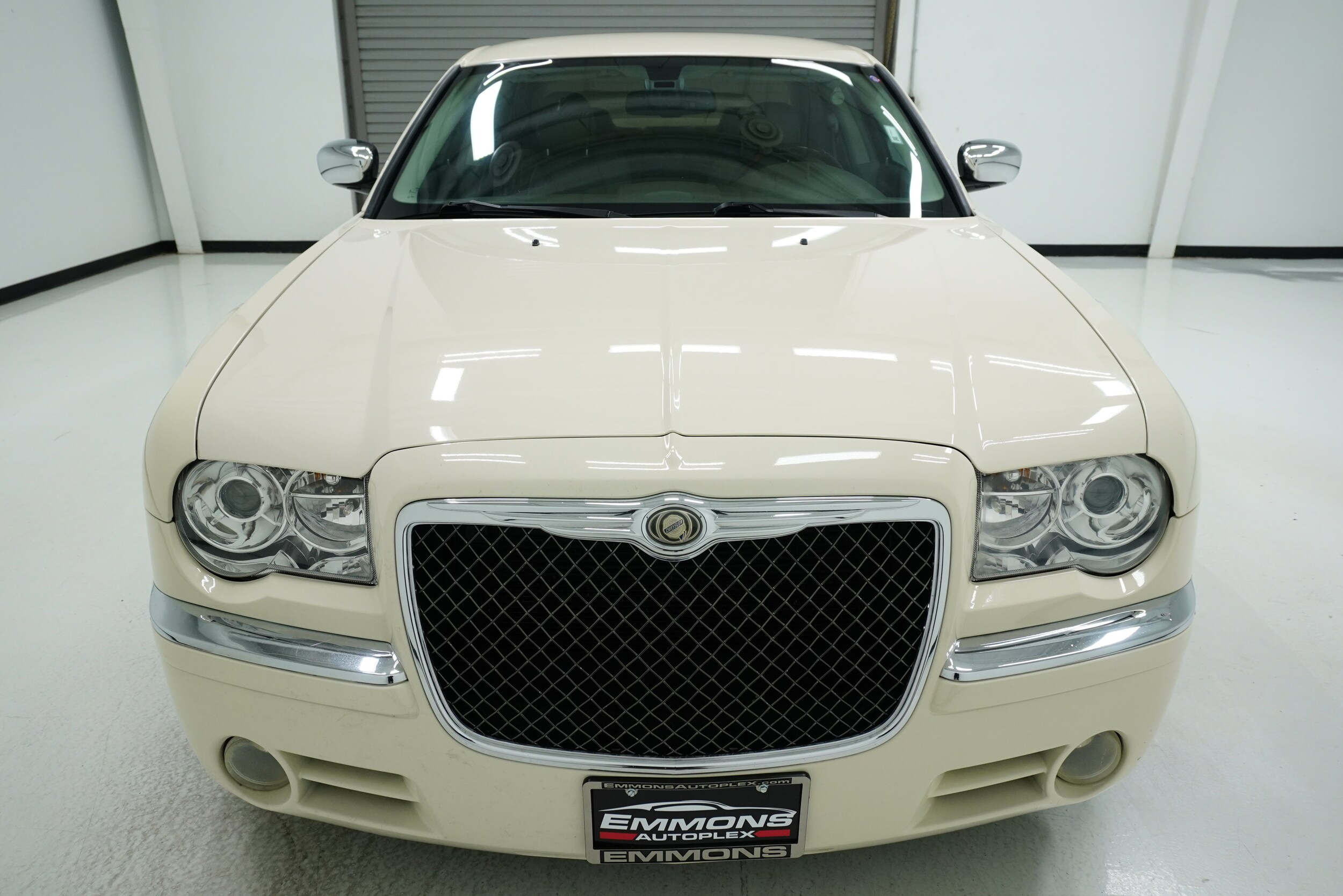 2010 Chrysler 300 C photo 2