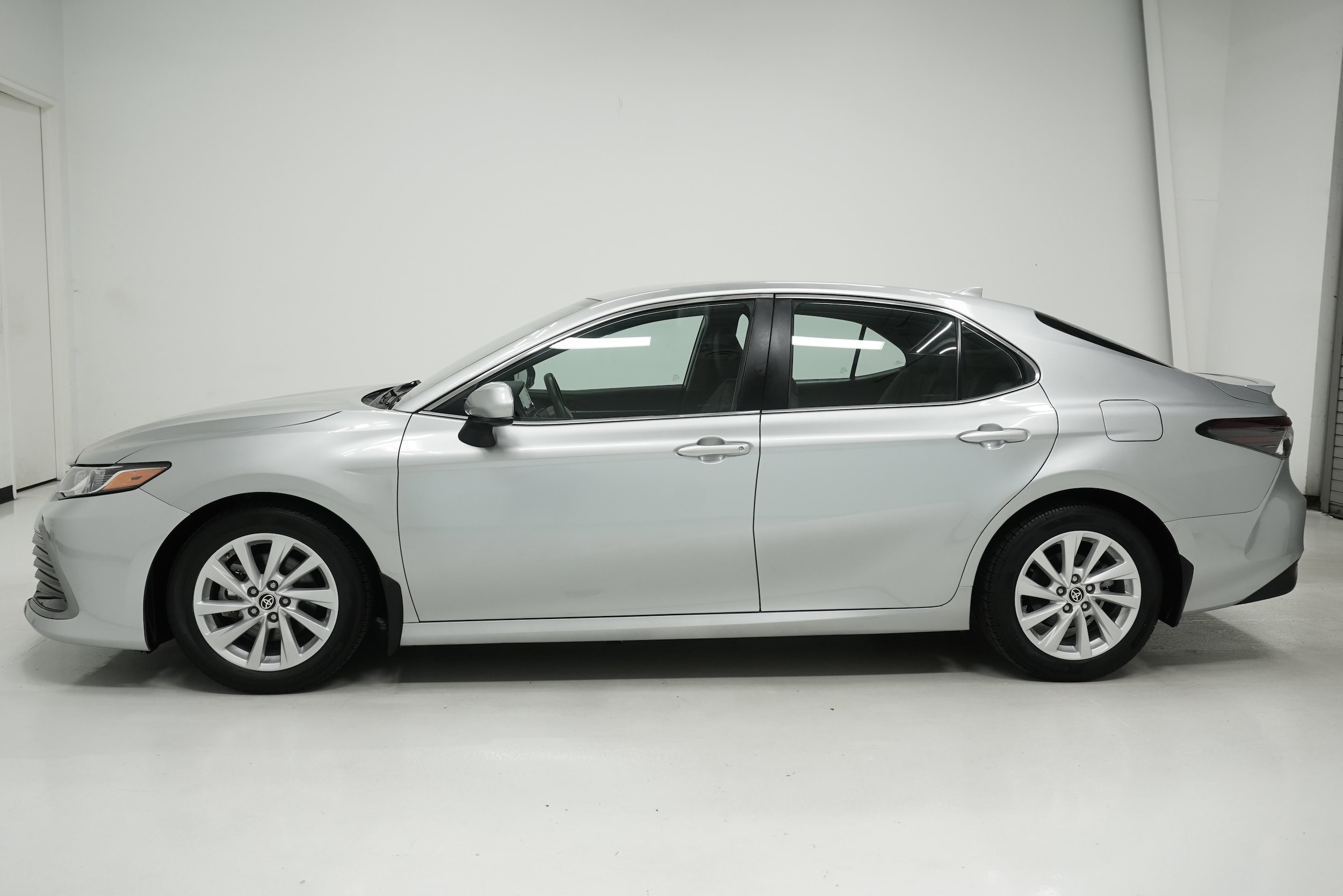 2023 Toyota Camry LE - Photo 7